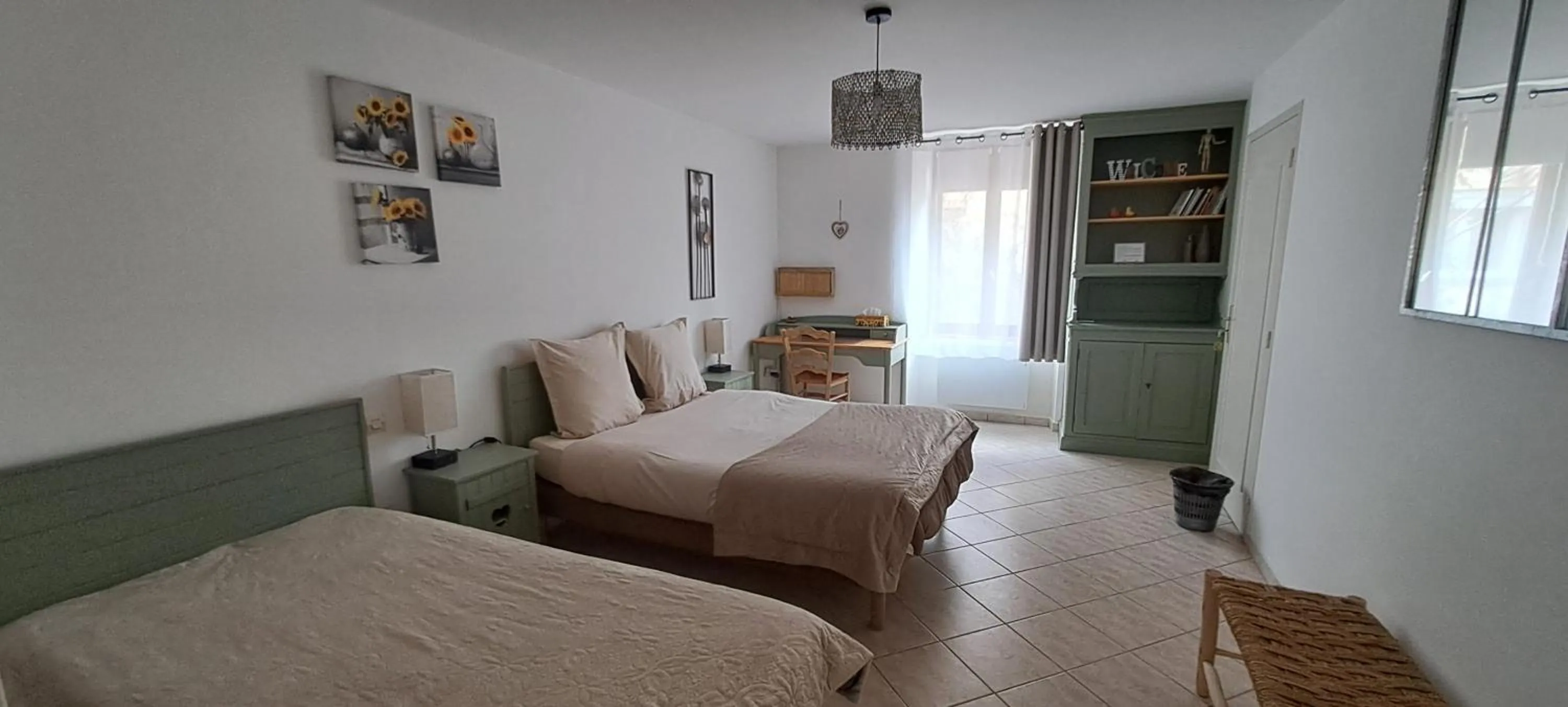 Bed in COUR LA DAME chez Béatris et Christophe Janson