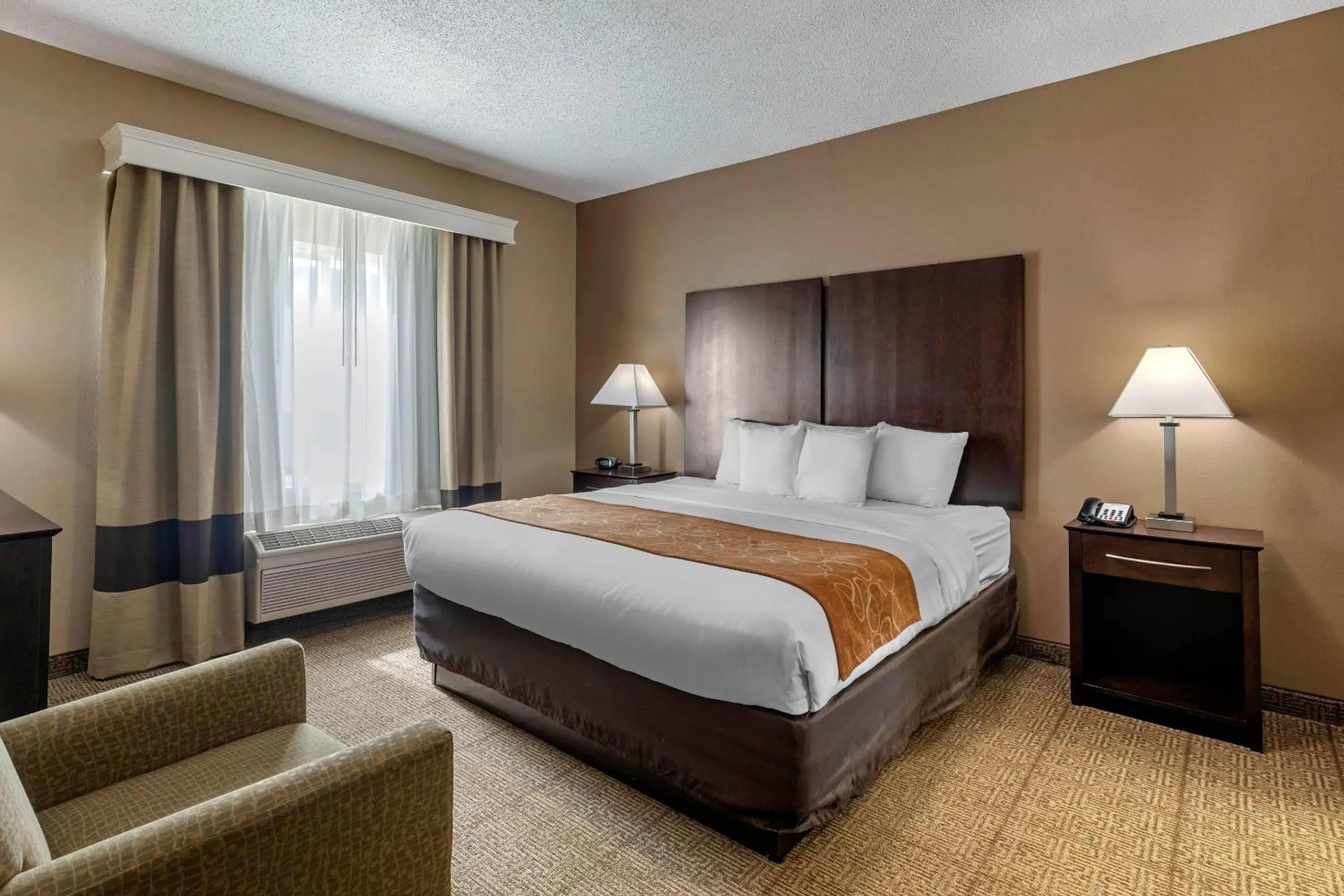 Bedroom, Bed in Comfort Suites The Colony - Plano West