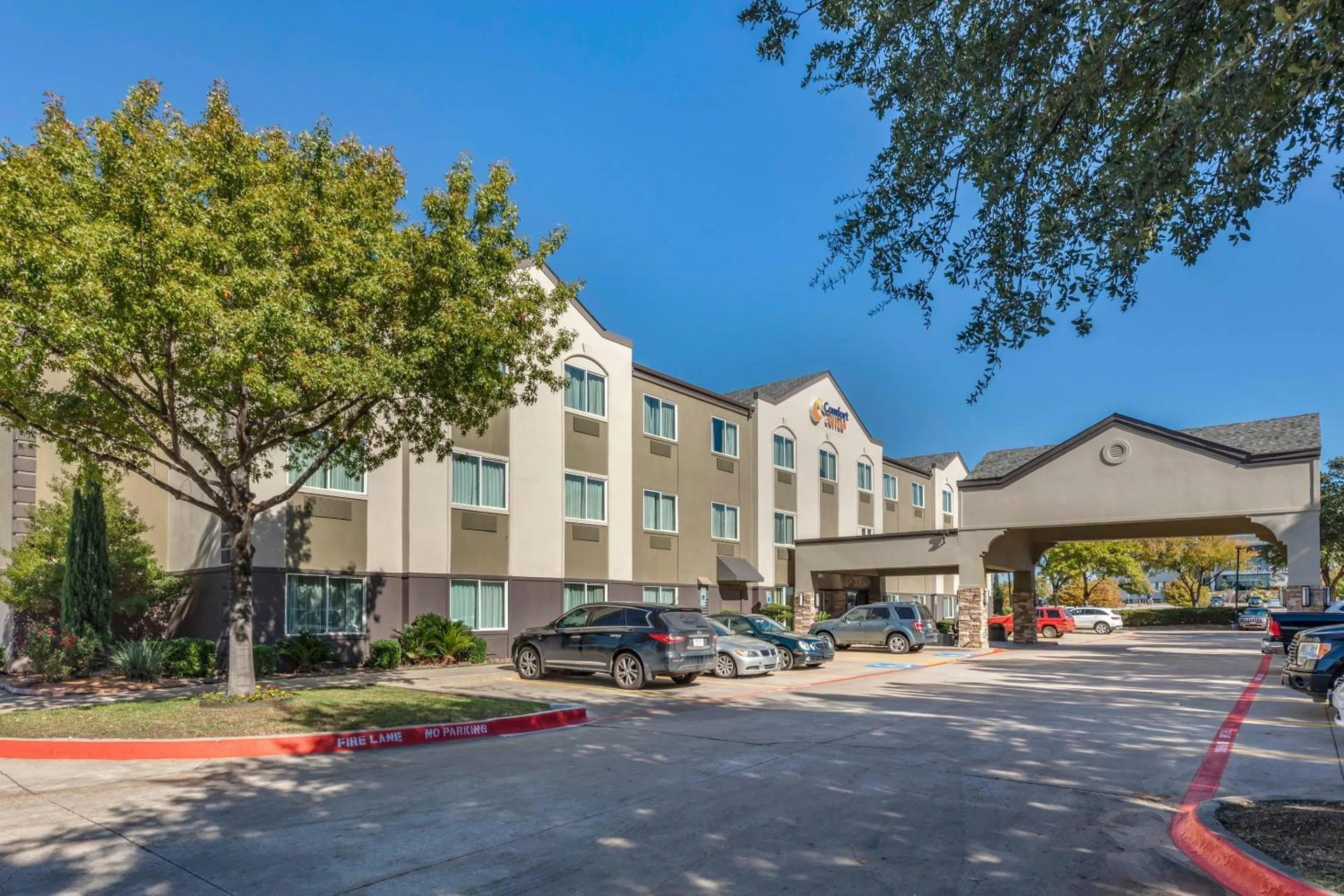 Property building in Comfort Suites The Colony - Plano West