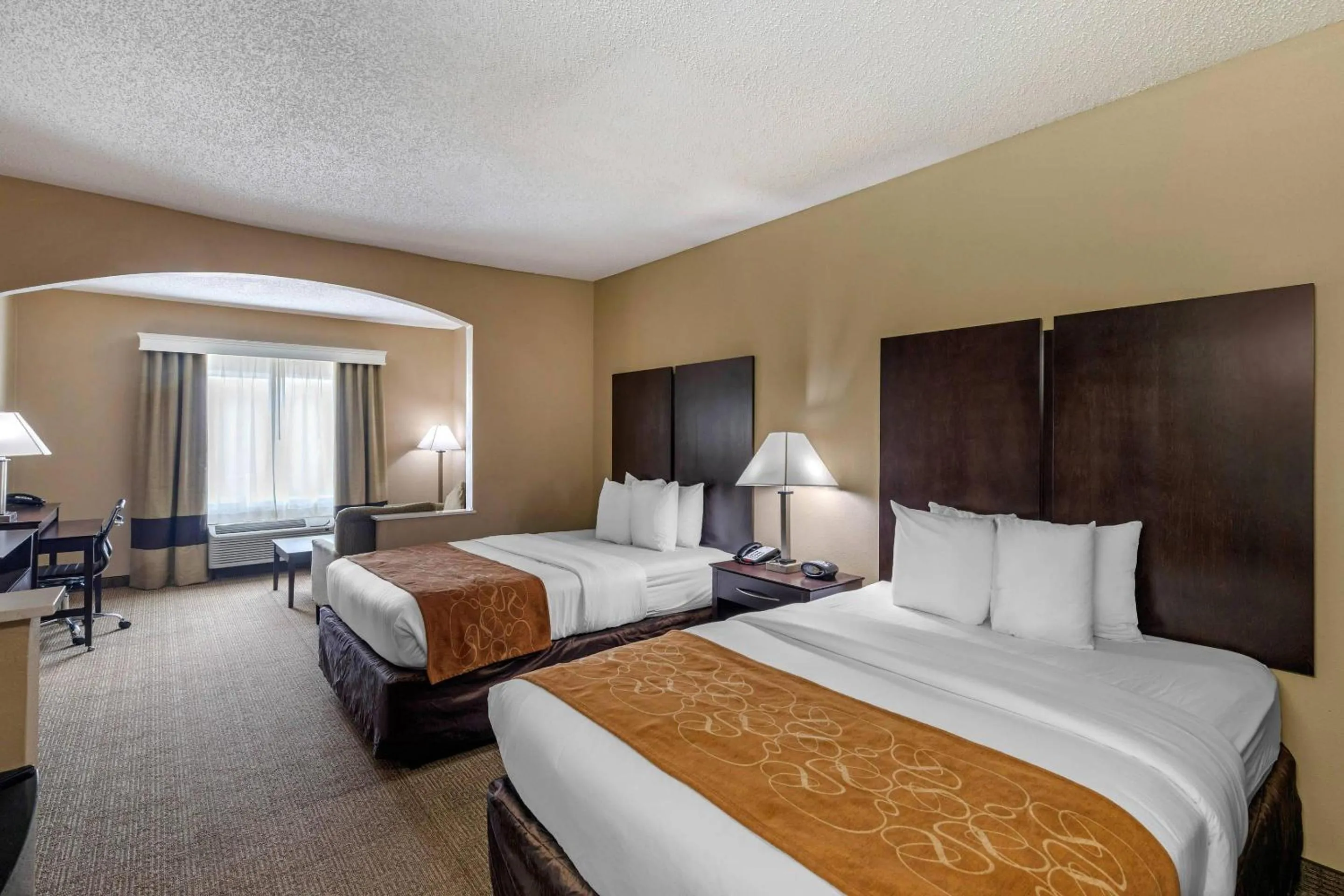 Bedroom, Bed in Comfort Suites The Colony - Plano West
