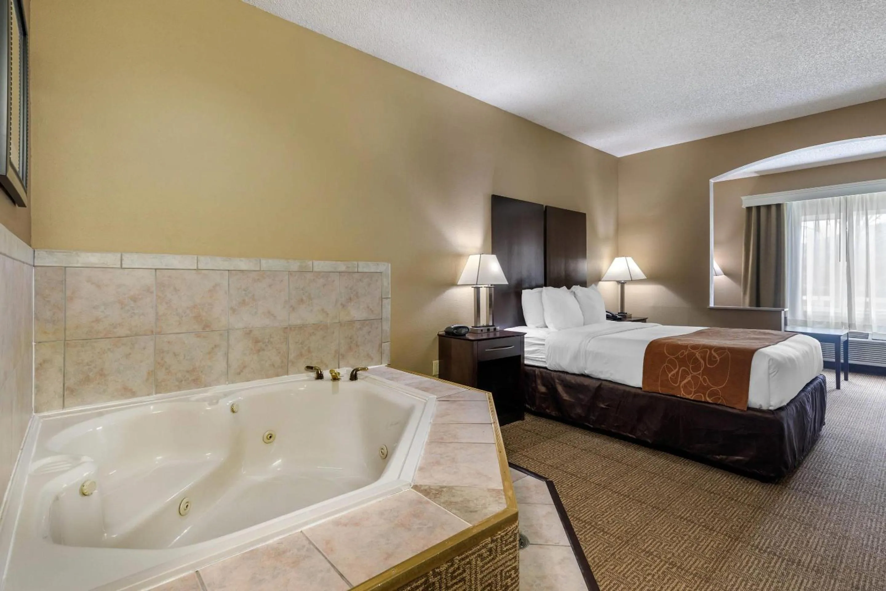 Bedroom, Bed in Comfort Suites The Colony - Plano West