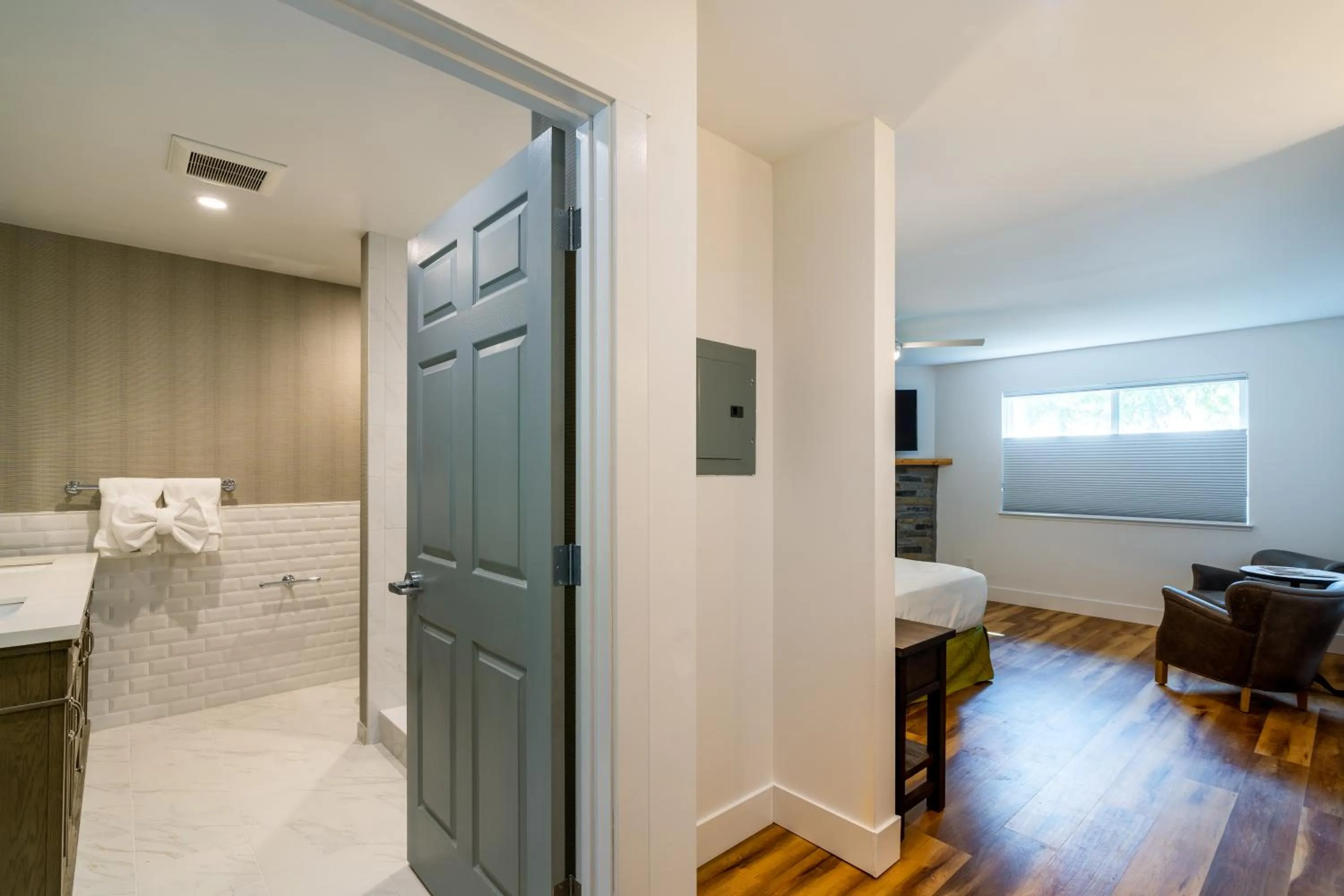 Bathroom, Bed in The Inn on Pine