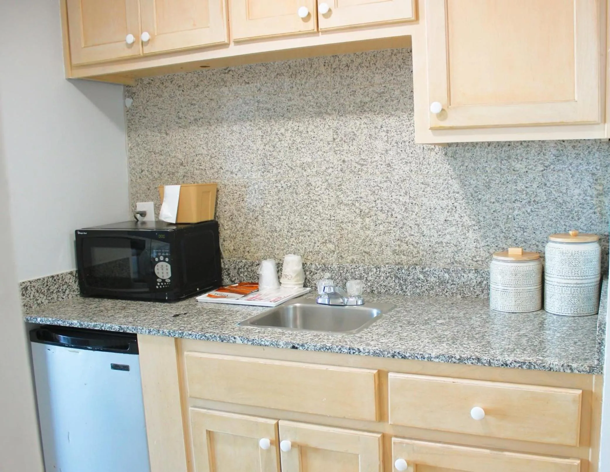 Coffee/tea facilities in Sun & Sand Resort Oceanfront Suites