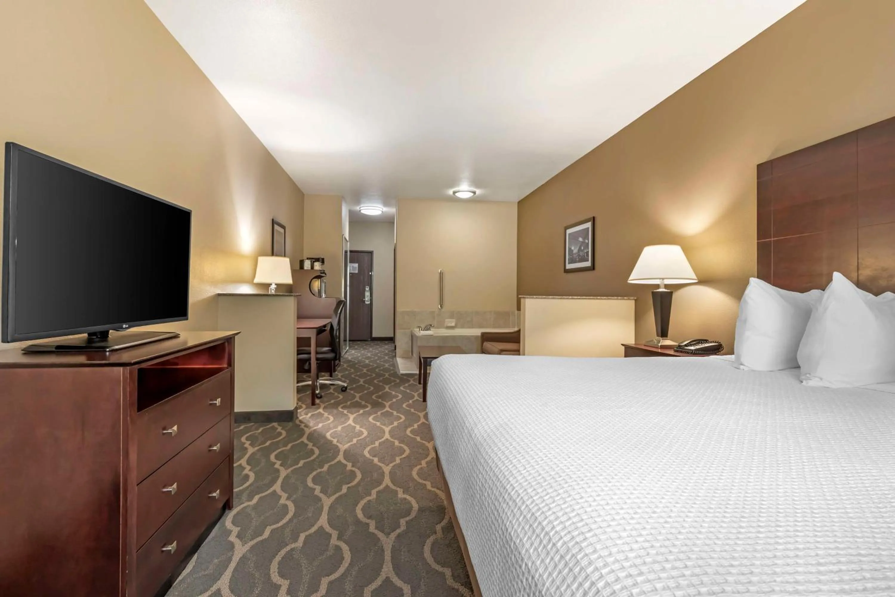 Photo of the whole room, Bed in Best Western Plus Burleson Inn & Suites