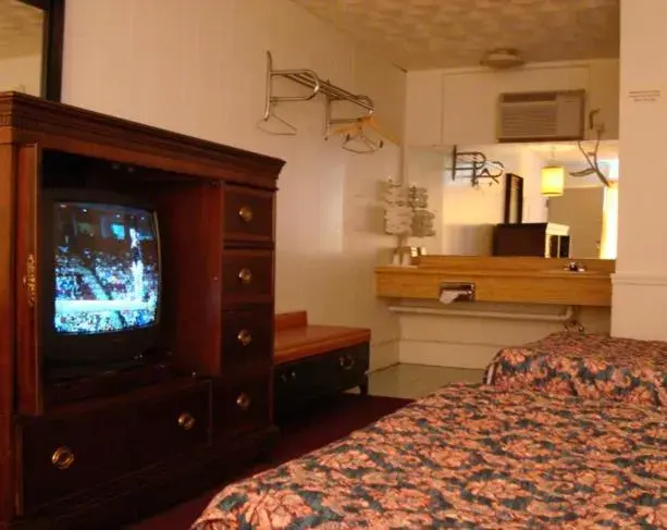 Double Room with Two Double Beds - single occupancy - Smoking in Gray Plaza Motel Double Room with Two Double Beds - single occupancy - Smoking in Gray Plaza Motel