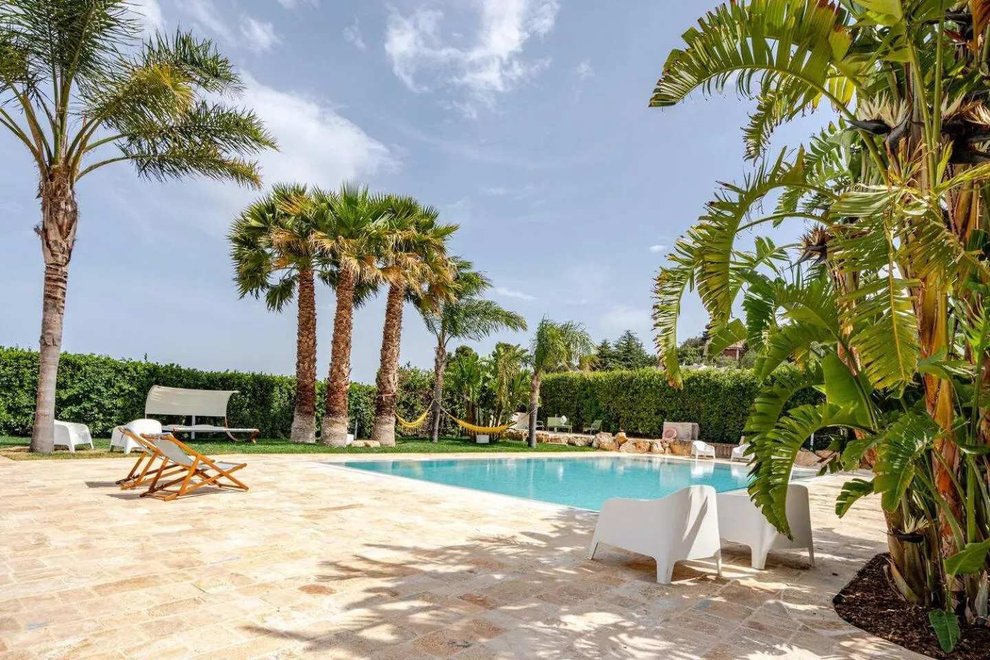 Pool view in Massaroom