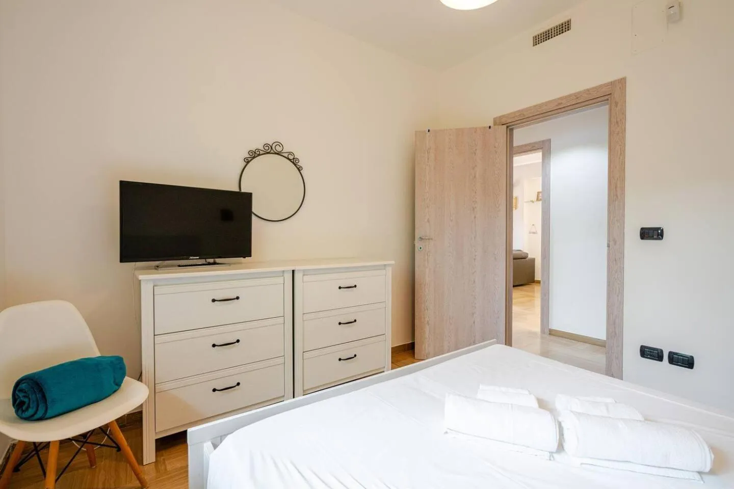 Bedroom, Bed in Massaroom