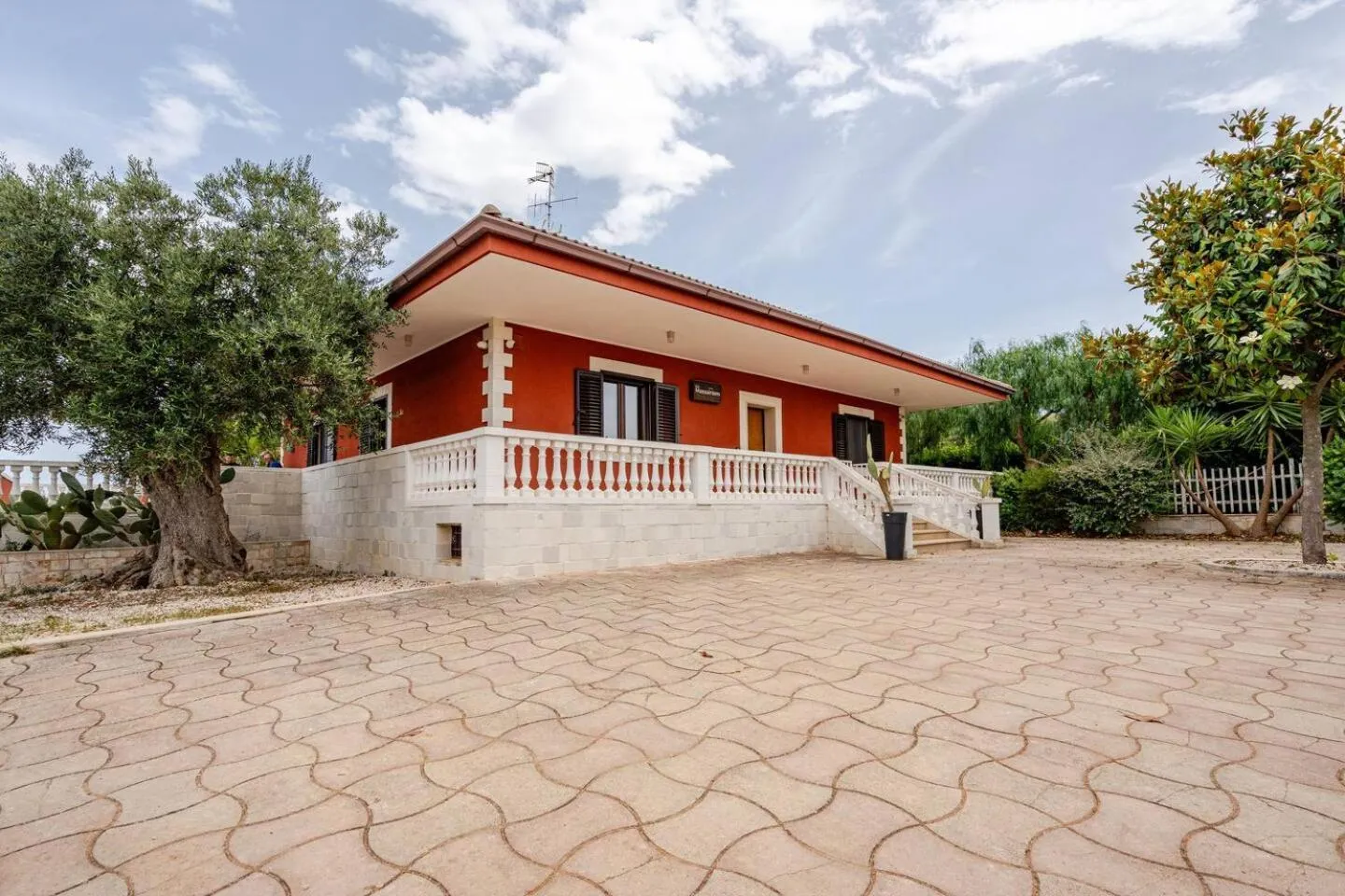 Property building in Massaroom