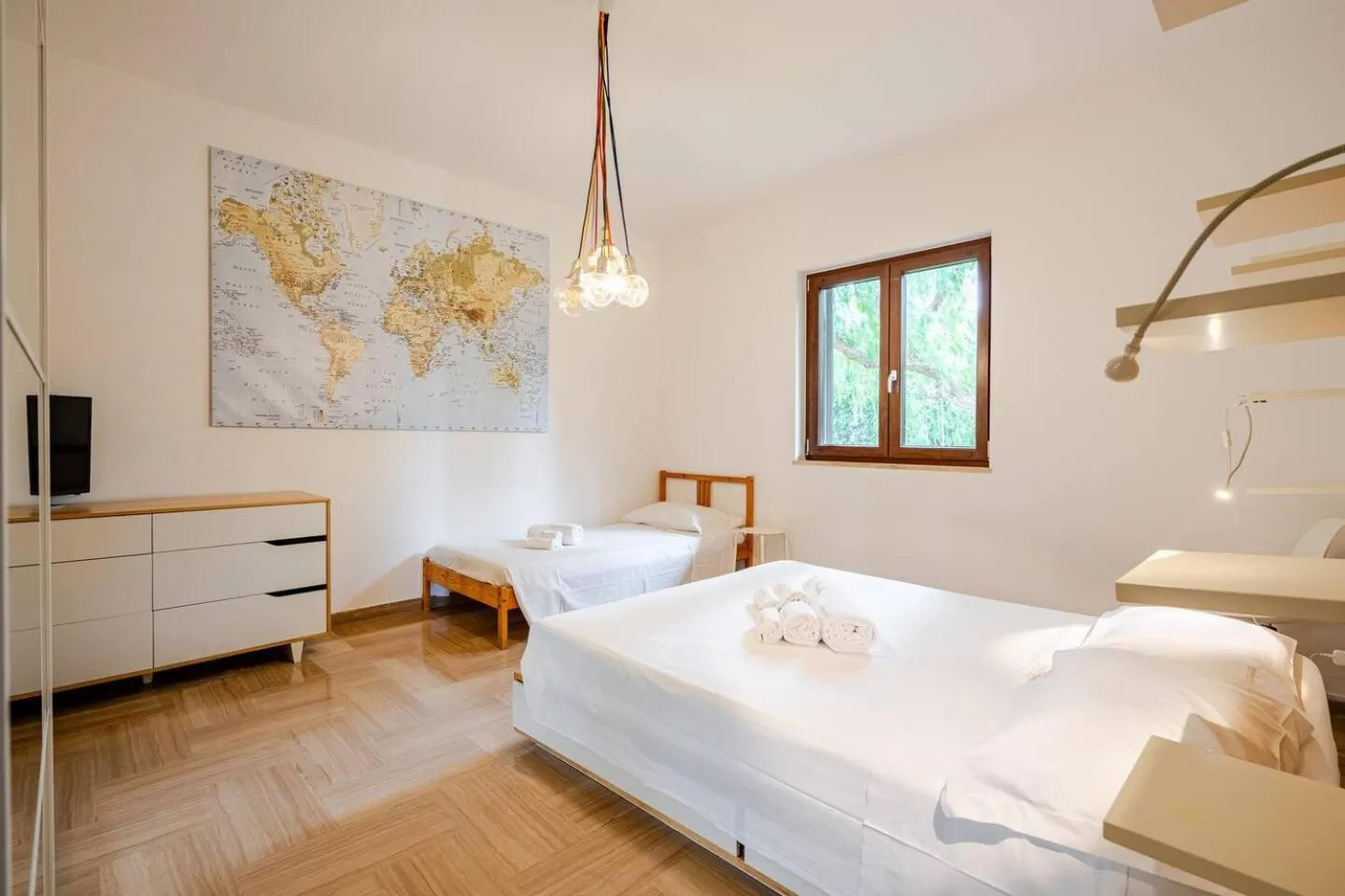 Bedroom, Bed in Massaroom