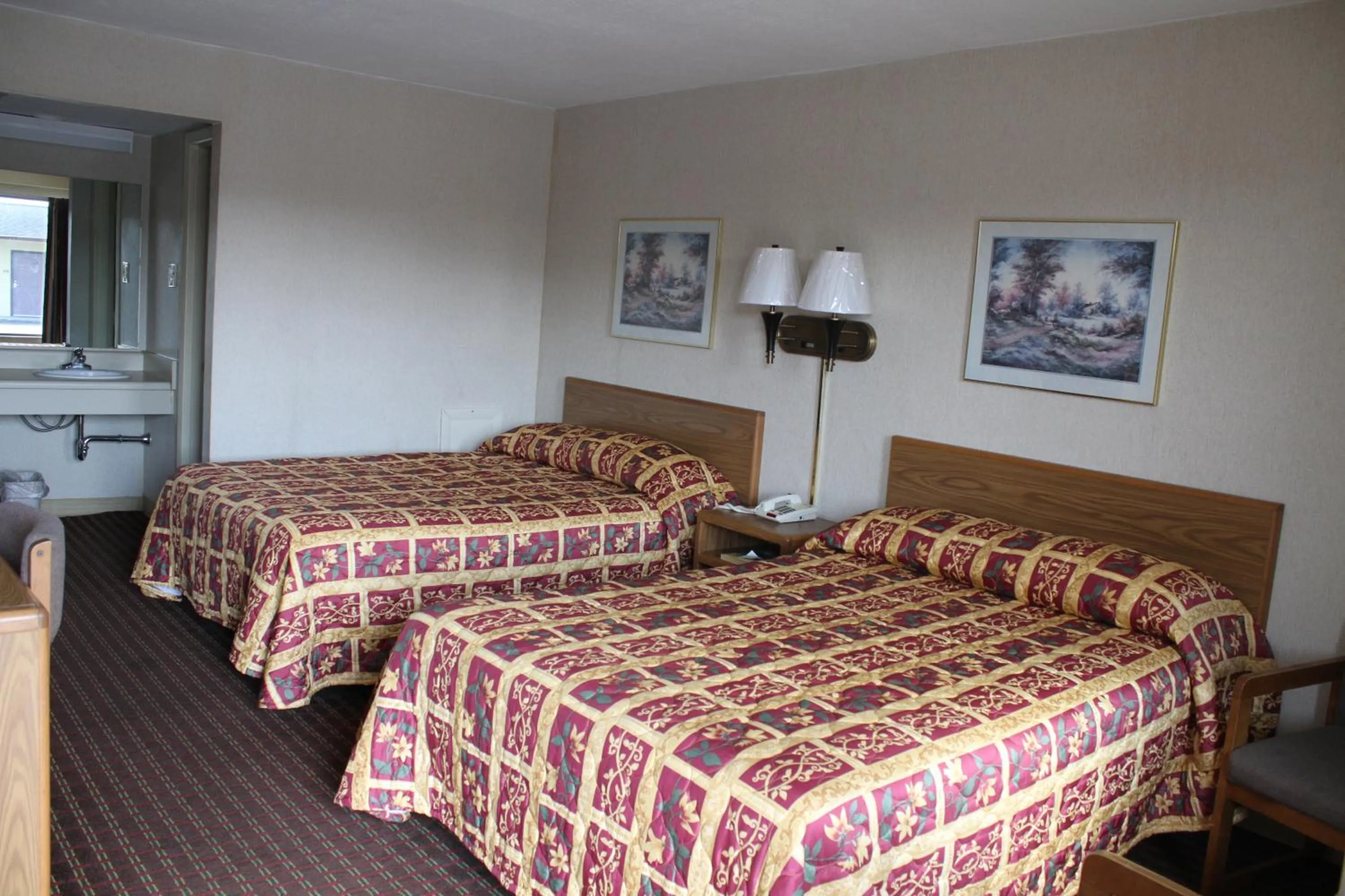 Bed in Budget Host Inn Bristol