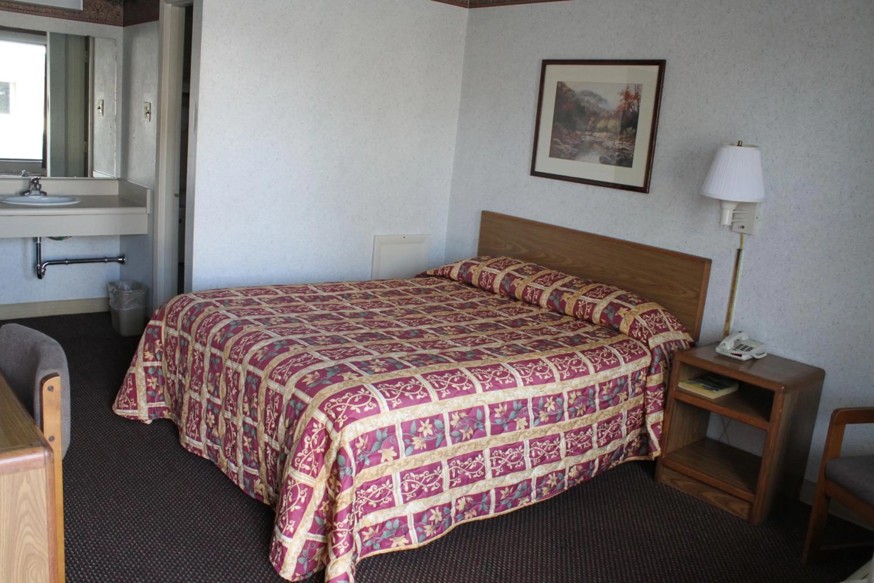 Bed in Budget Host Inn Bristol