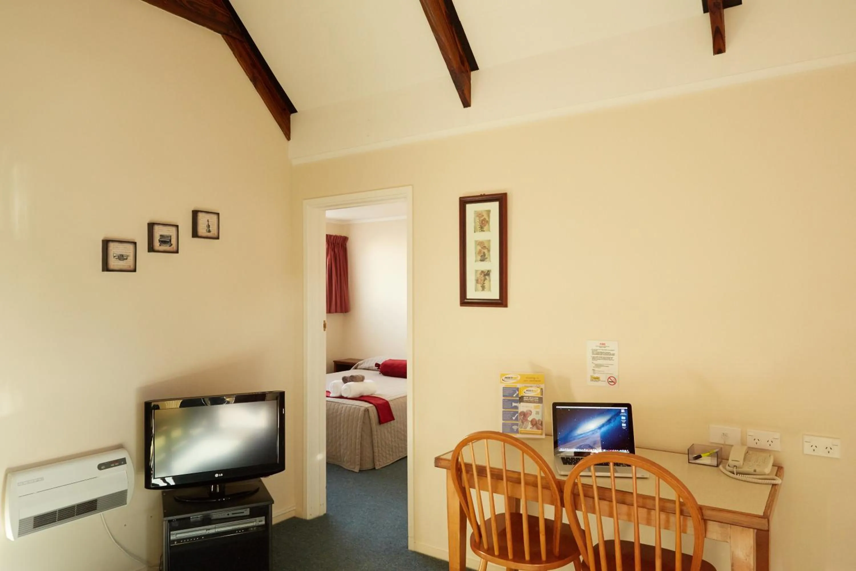 Photo of the whole room in Bavarian Motel