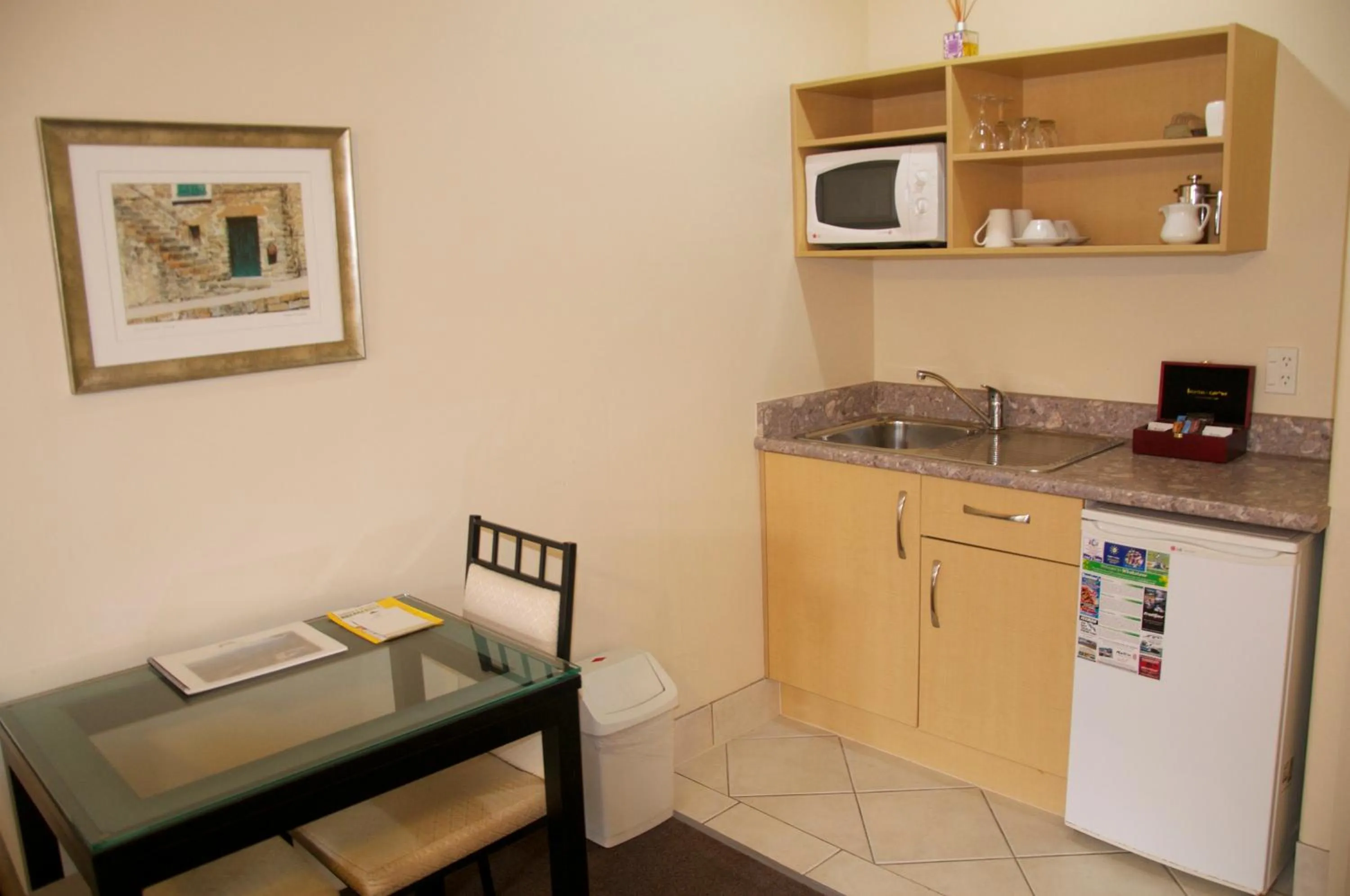 Kitchen or kitchenette in Tuscany Villas Whakatane