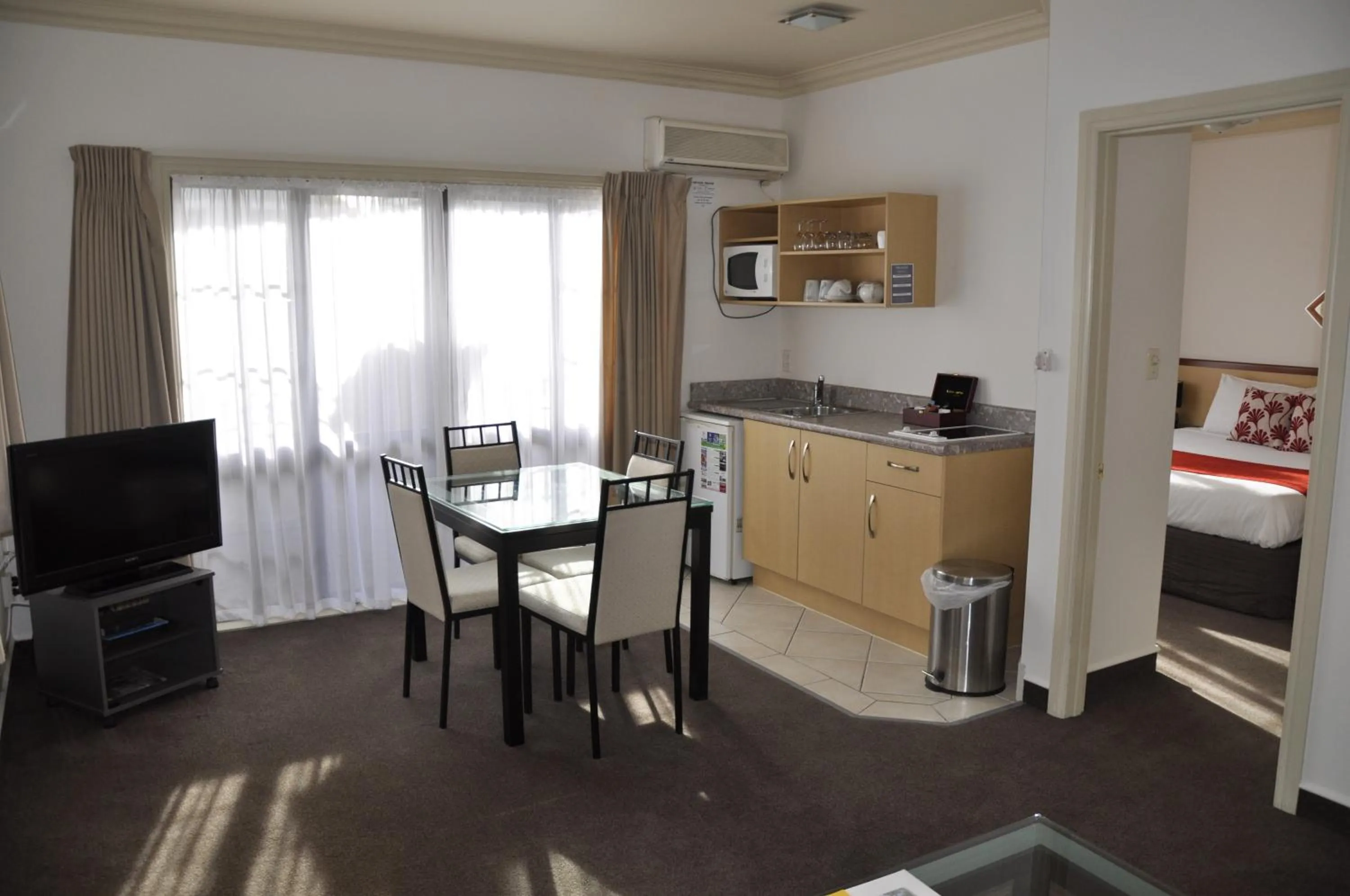 Kitchen or kitchenette in Tuscany Villas Whakatane