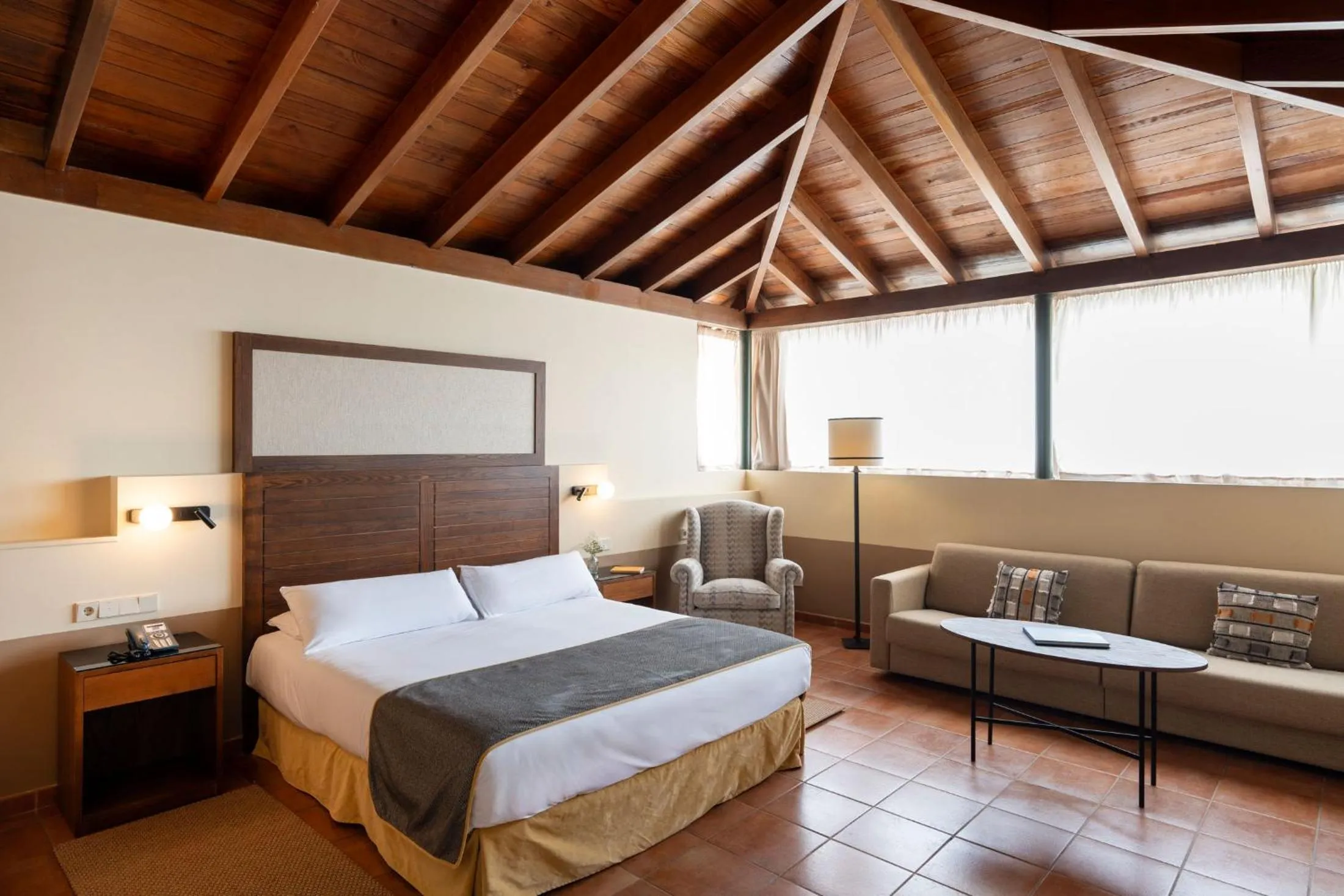 Photo of the whole room, Bed in Parador de Cruz de Tejeda