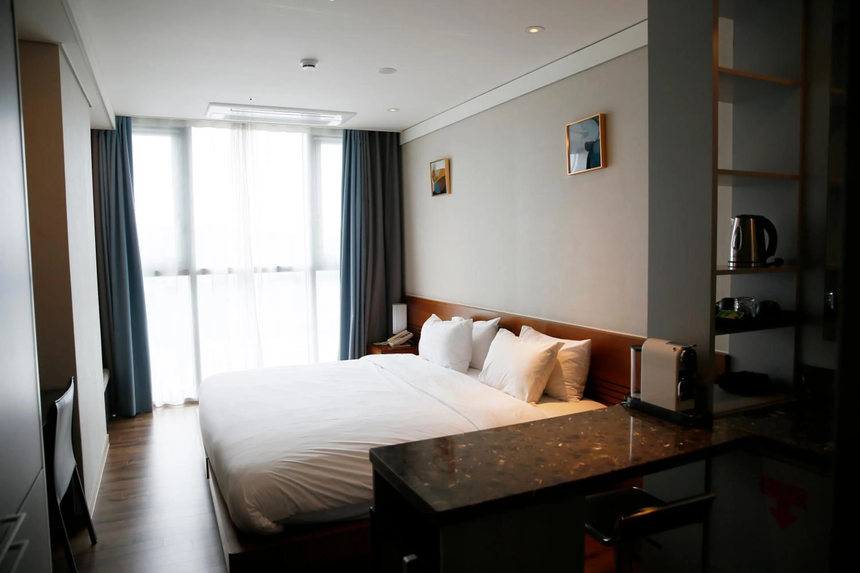 Bed in J One Hotel Cheongju