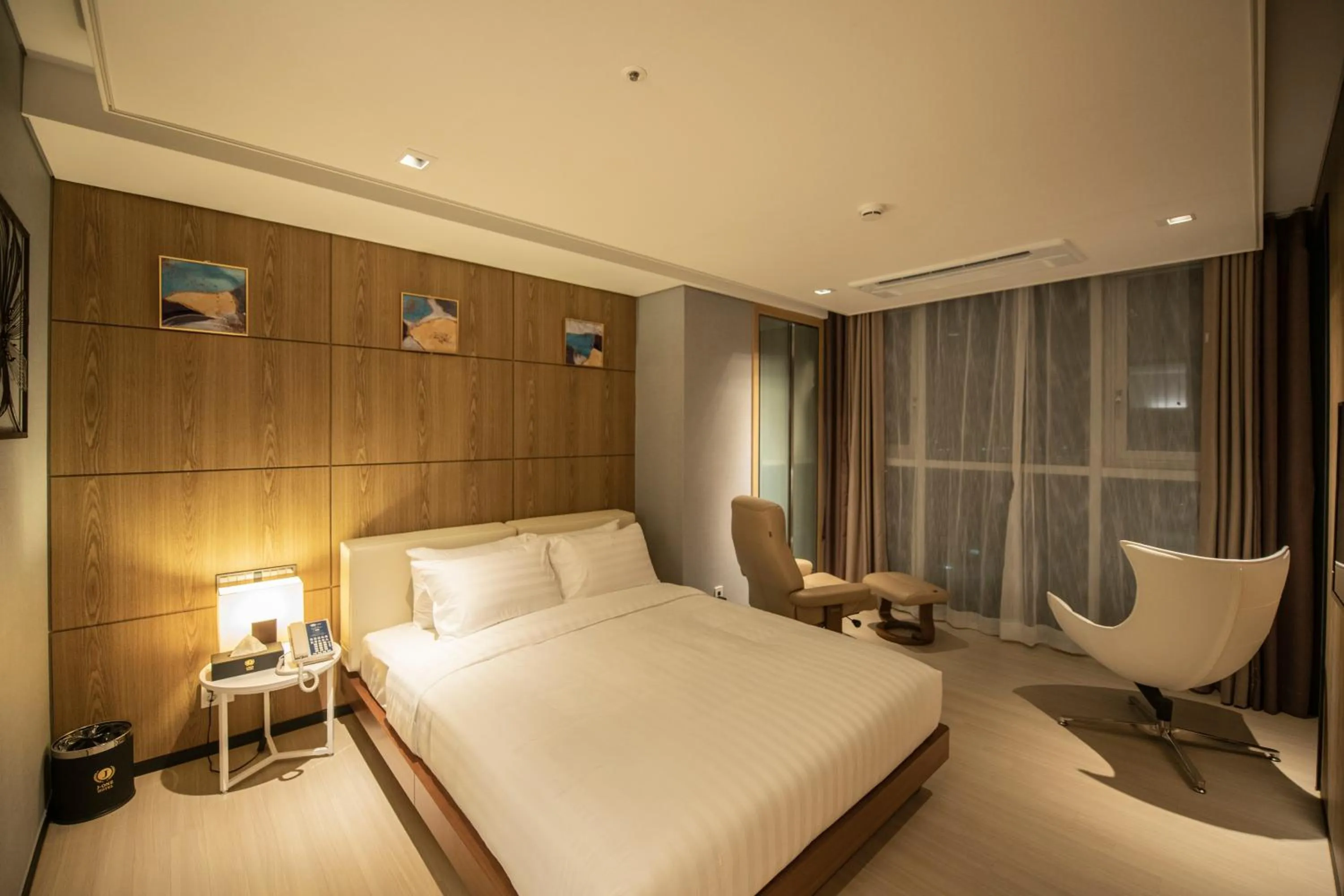 Bed in J One Hotel Cheongju