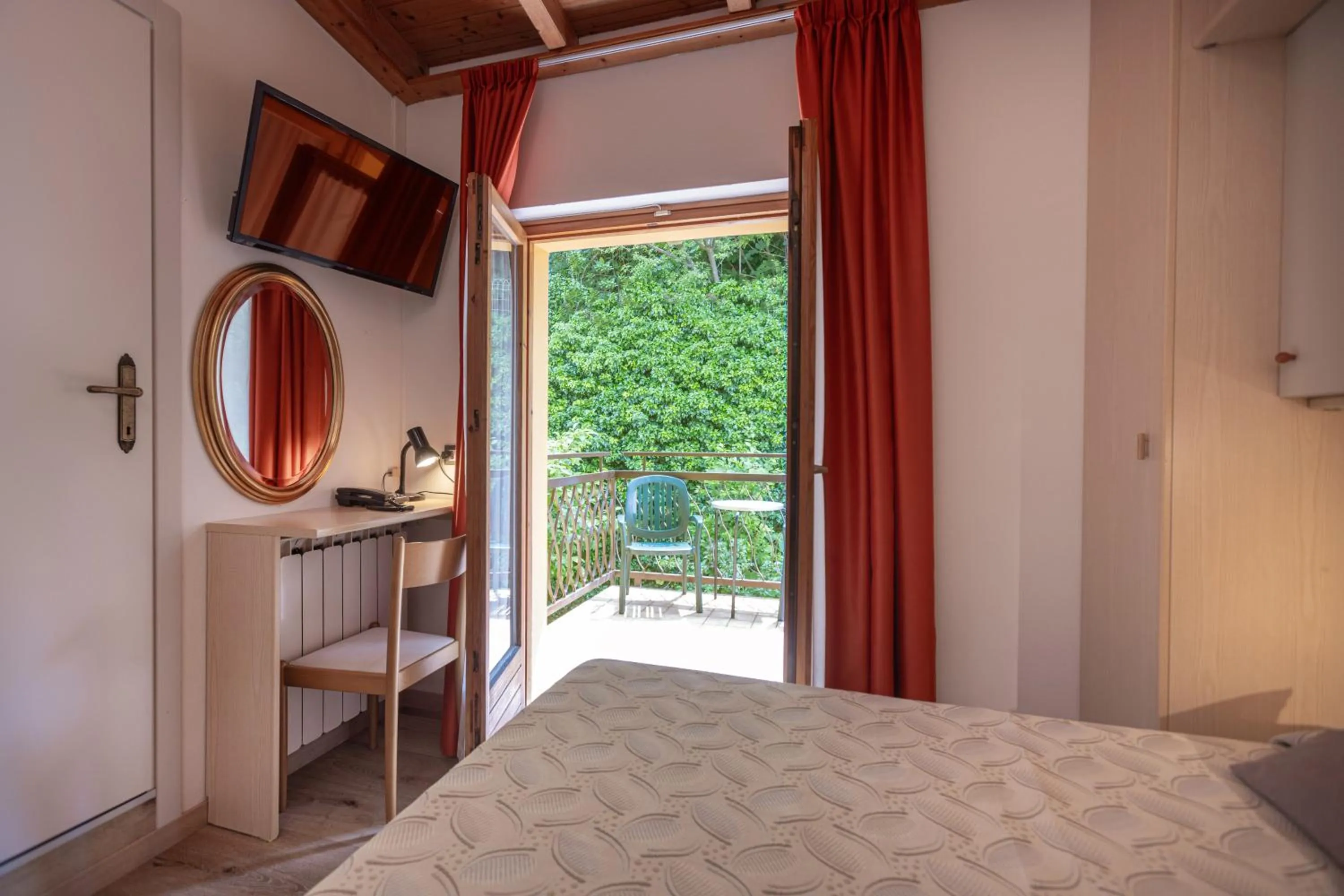 Garden, Bed in Hotel Rabay