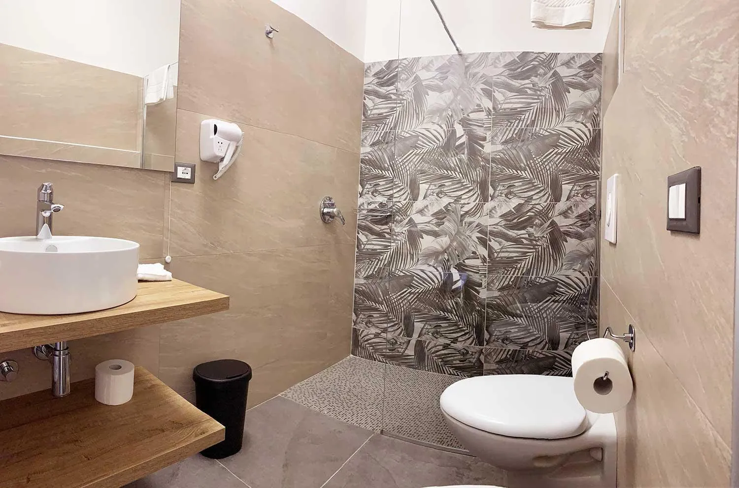 Shower in Hotel Rabay