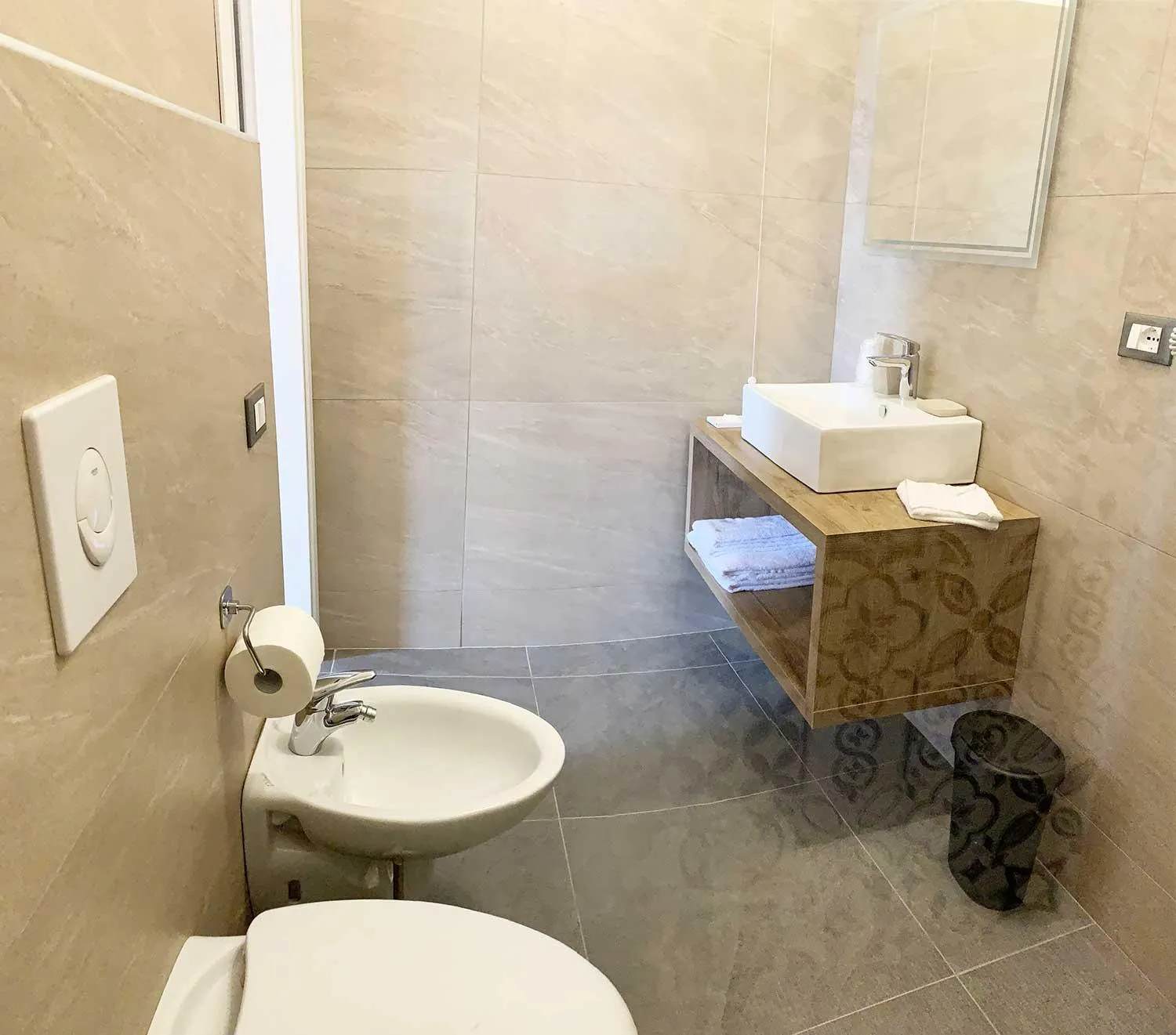 Shower in Hotel Rabay