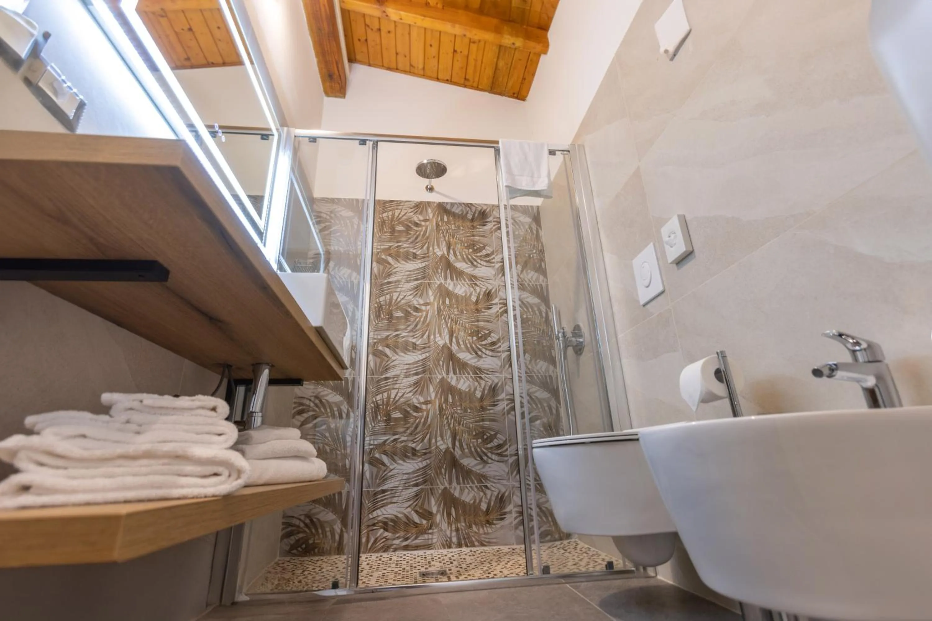 Shower in Hotel Rabay