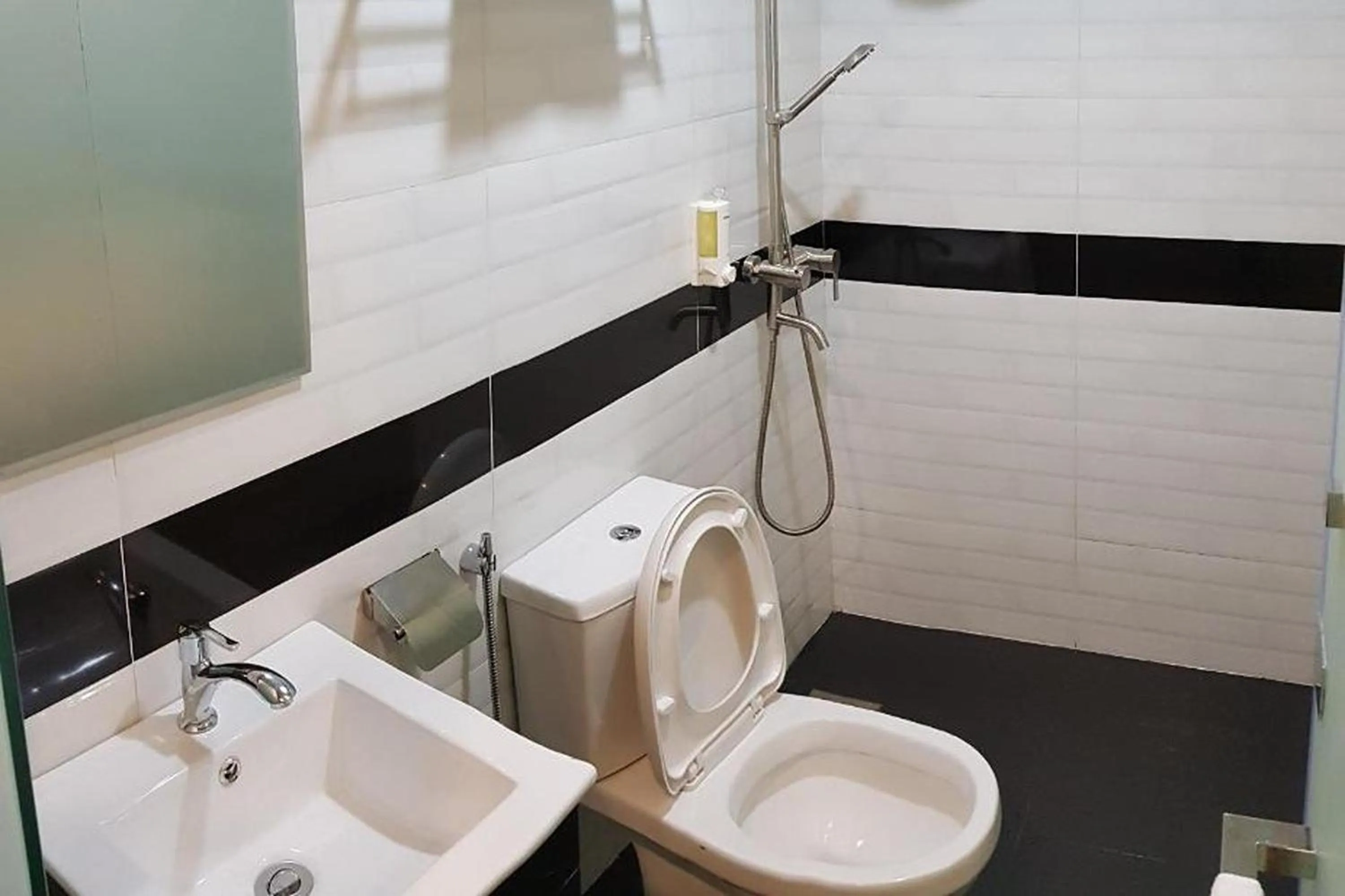 Toilet in Jenjarom Boutique Hotel