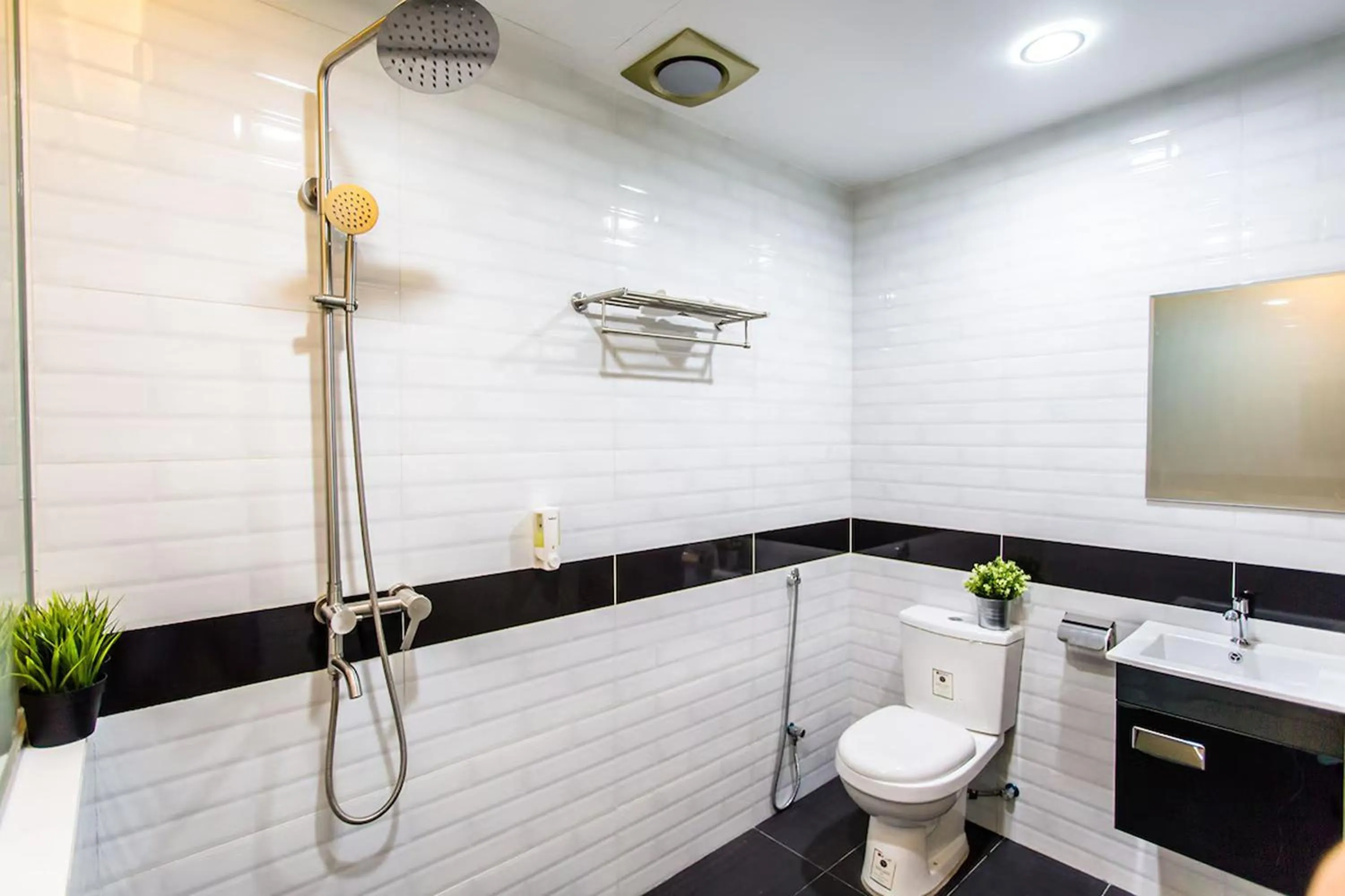 Shower in Jenjarom Boutique Hotel