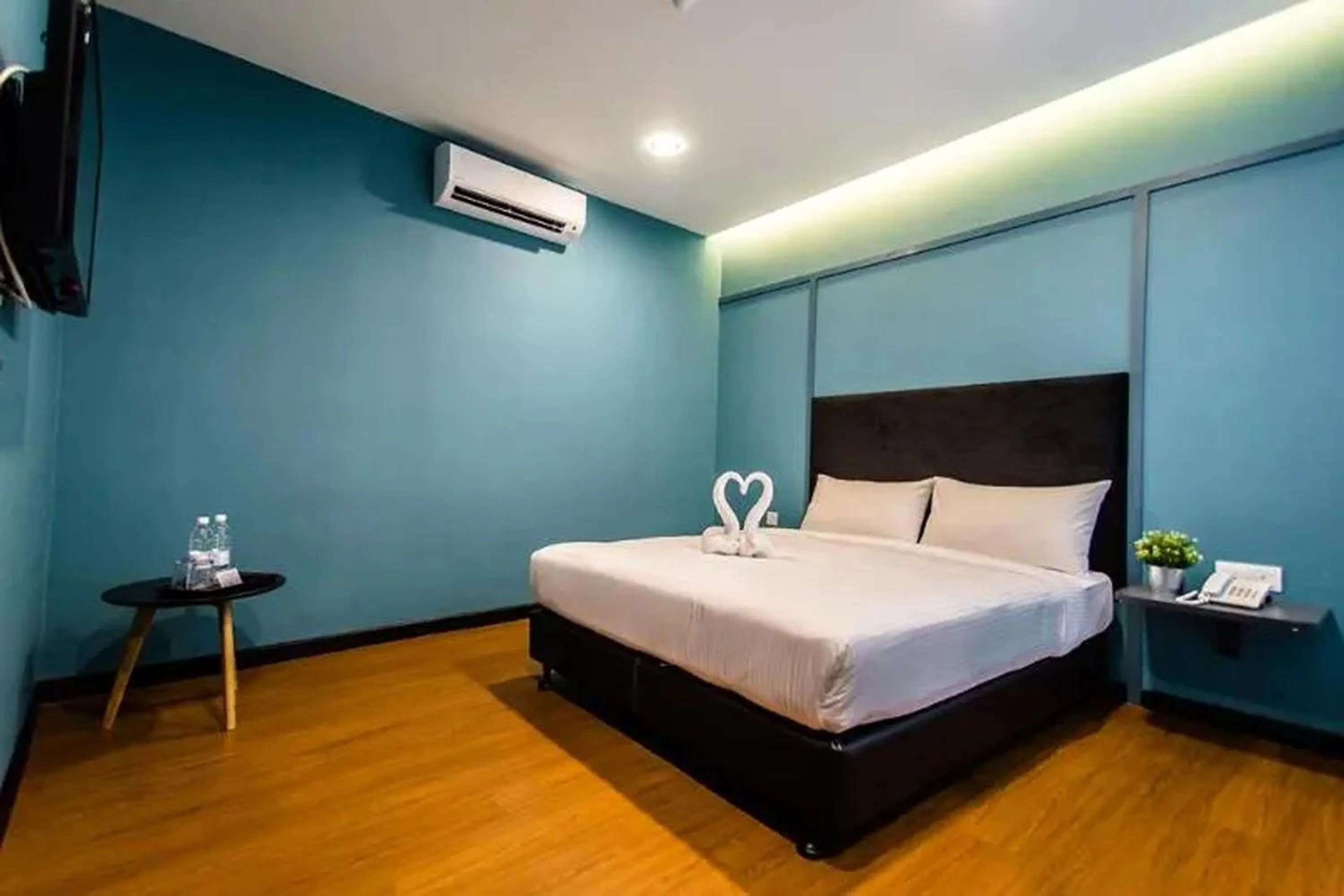 Bed in Jenjarom Boutique Hotel