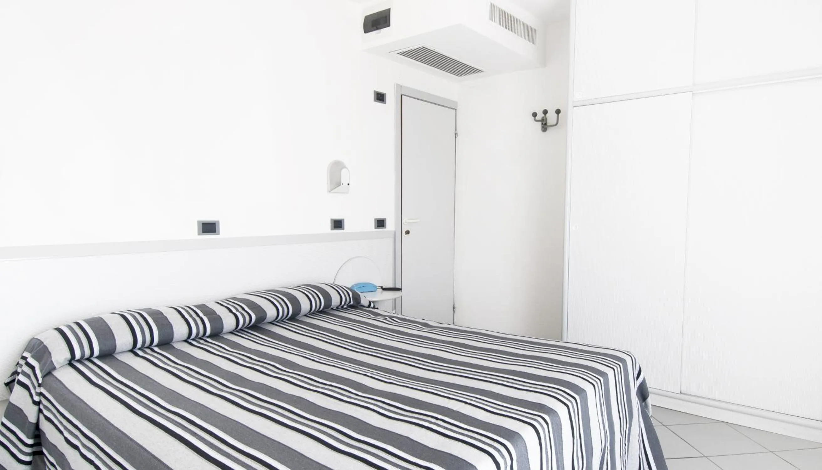 Bed in Hotel Aria di Mare Bed & Breakfast & Beach in centro a Riccione