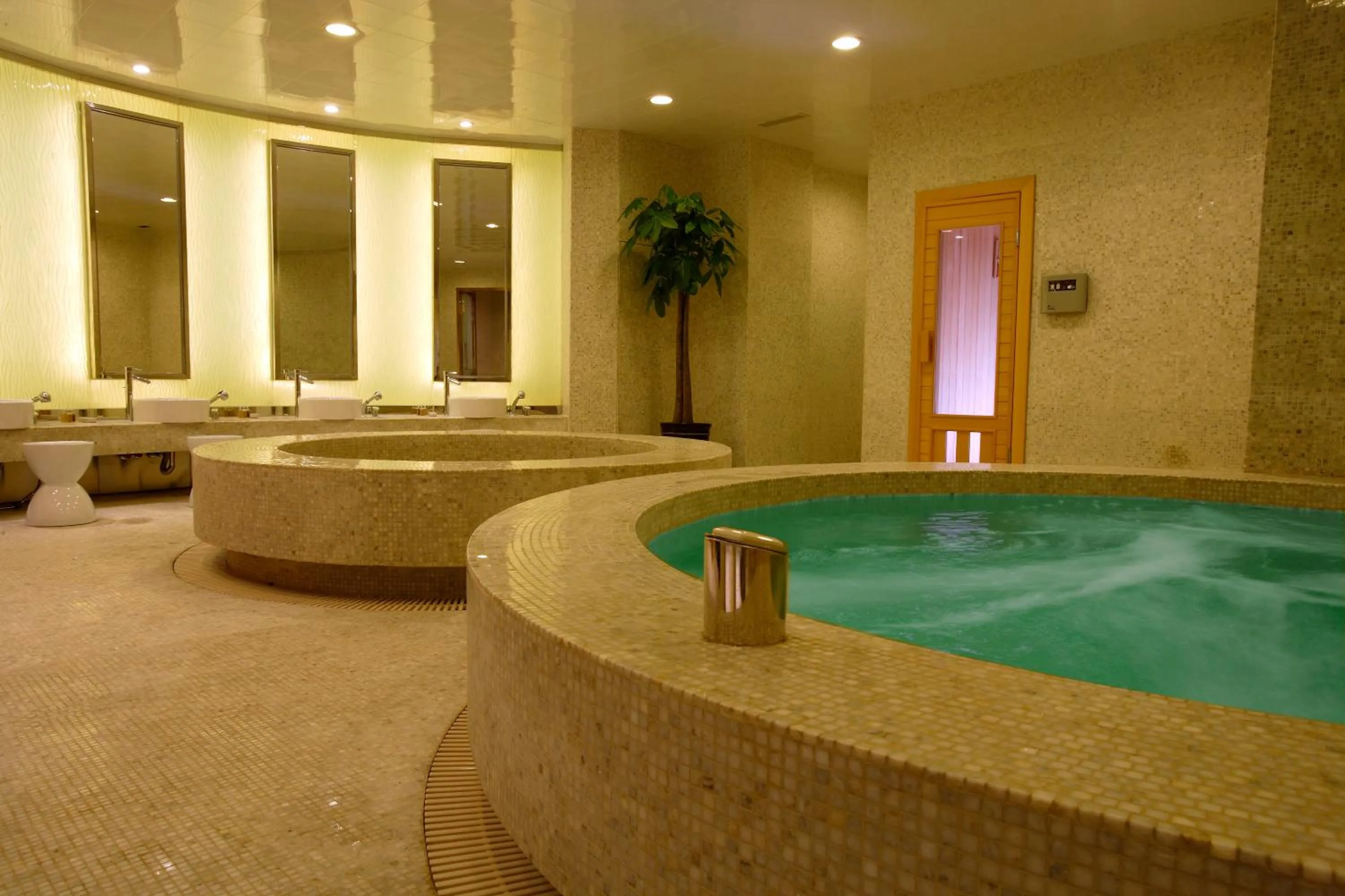 Spa and wellness centre/facilities in Sunrise On The Bund