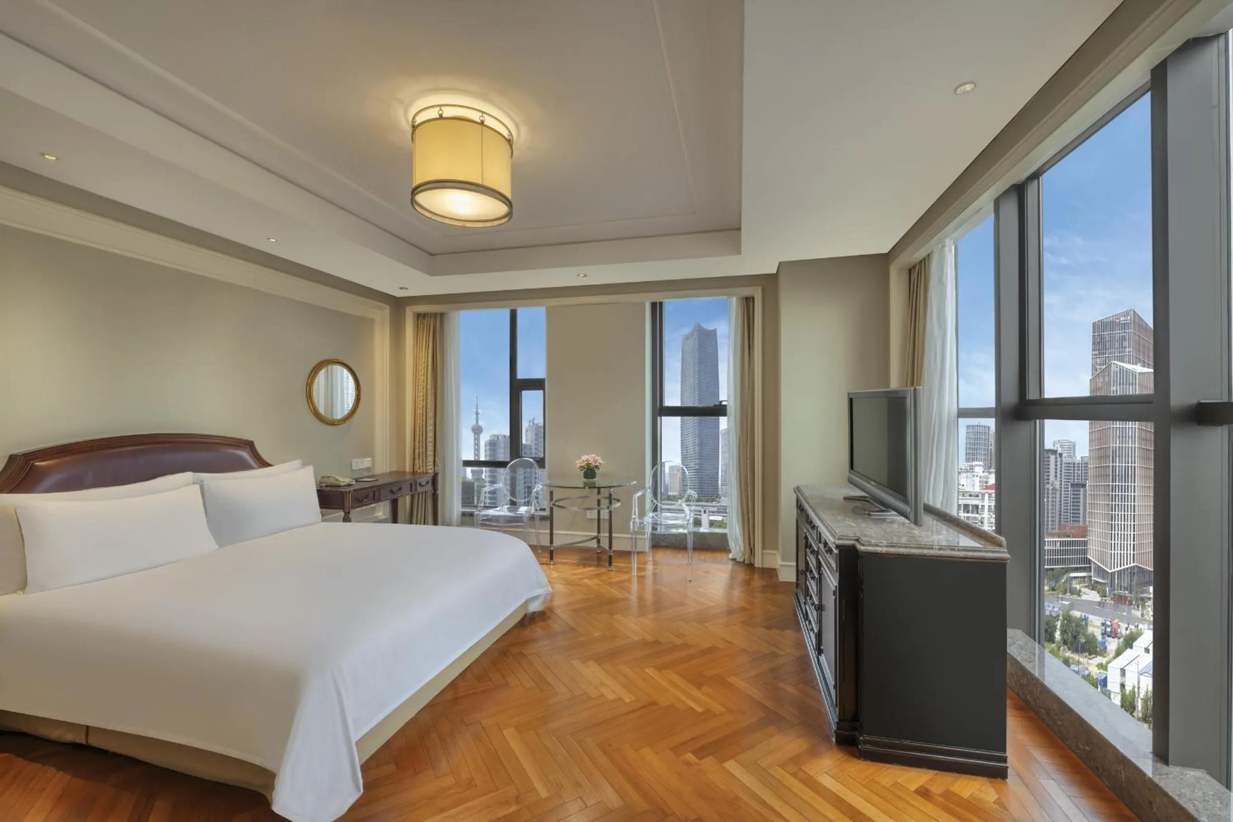 Bed in Sunrise On The Bund