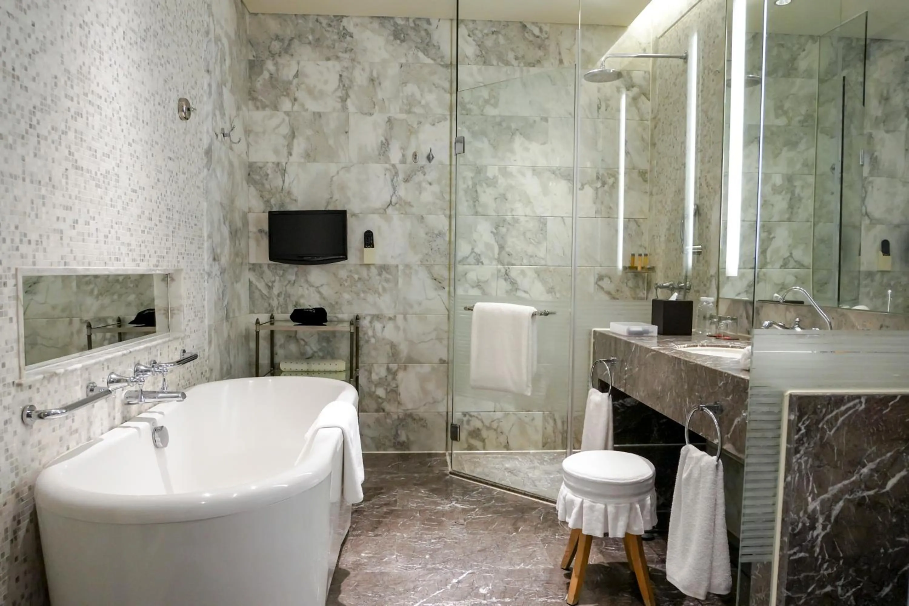 Toilet in Sunrise On The Bund