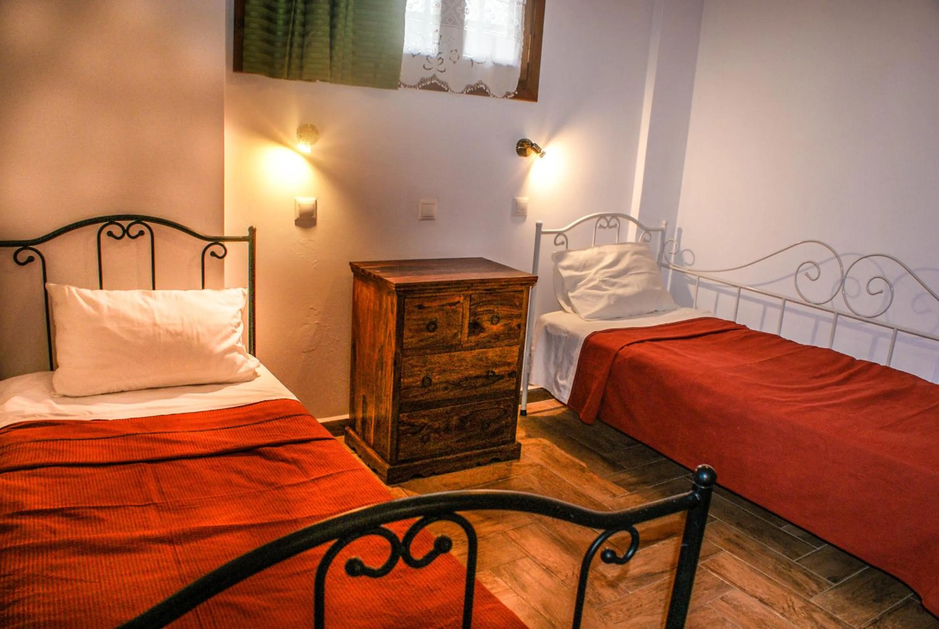 Photo of the whole room, Bed in Amorani Studios