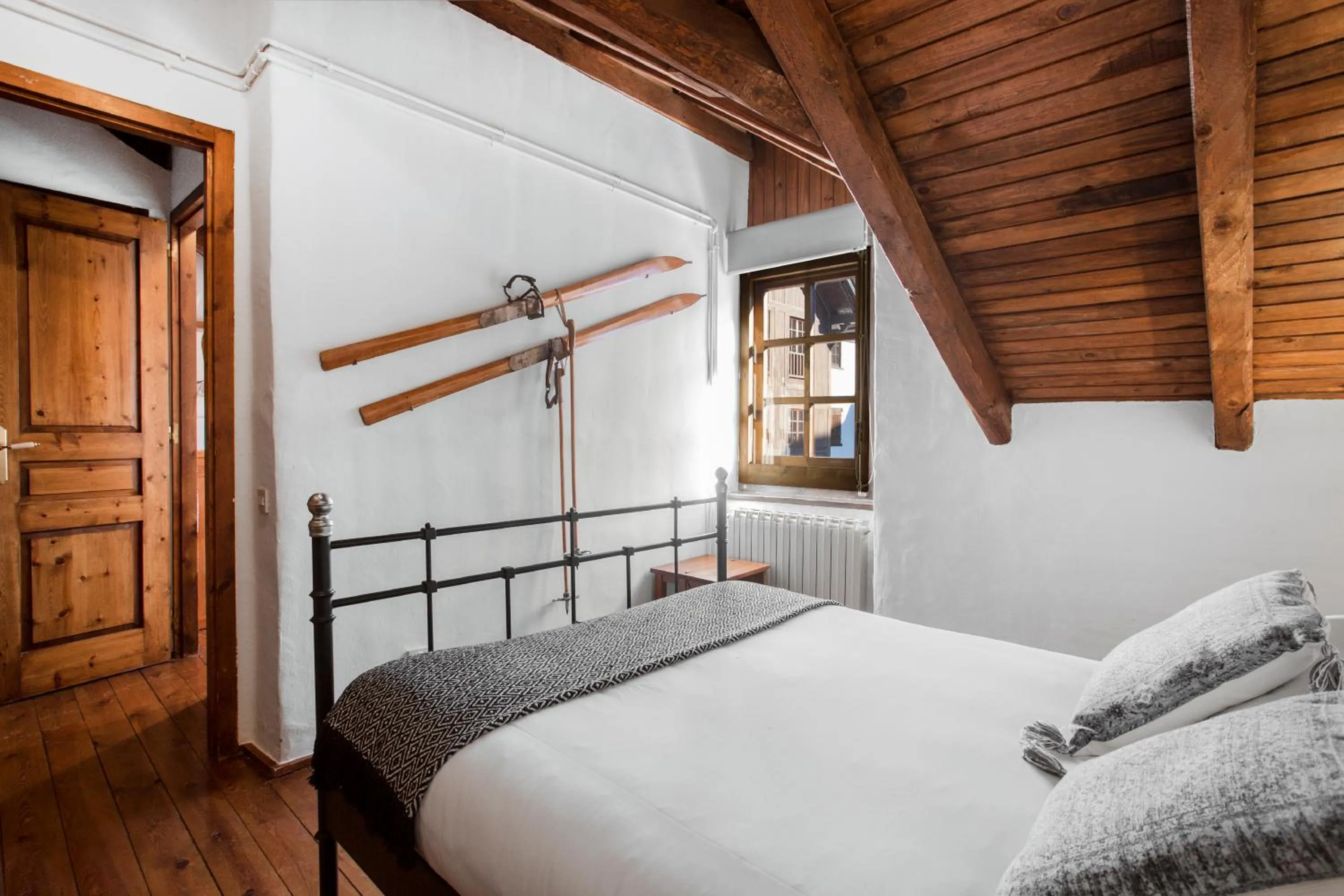 Photo of the whole room, Bed in La Pleta Del Tarter