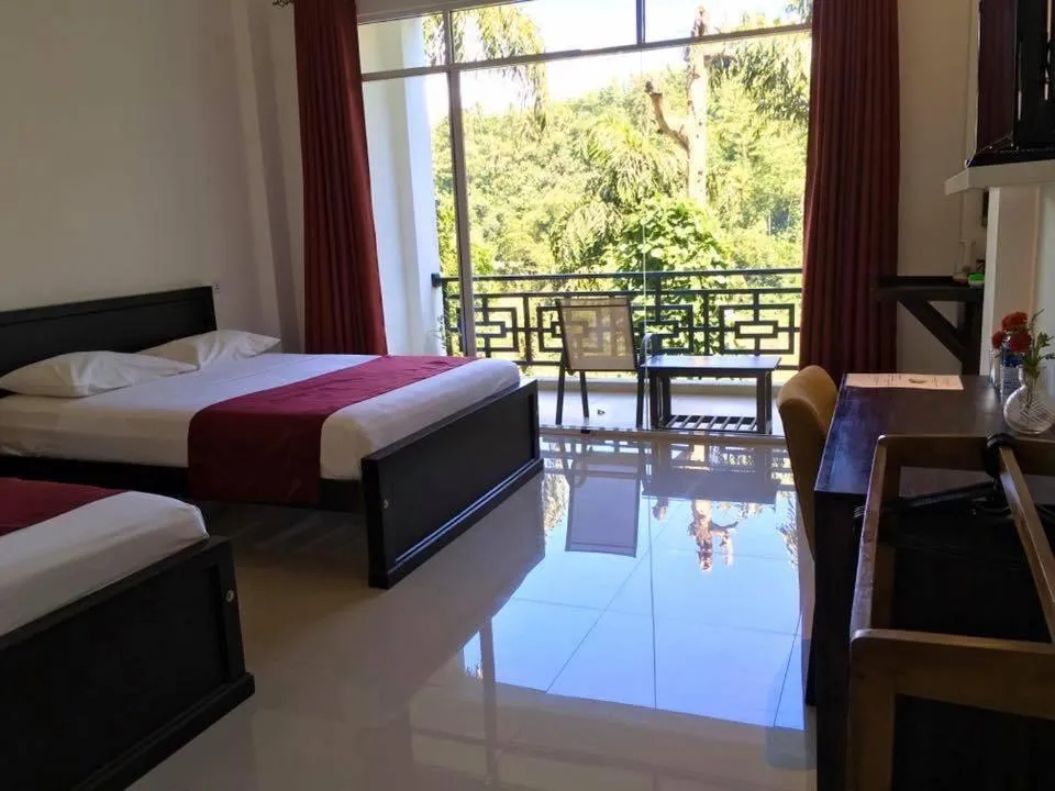 Bed in Kandy Rivers Edge Nature Resort