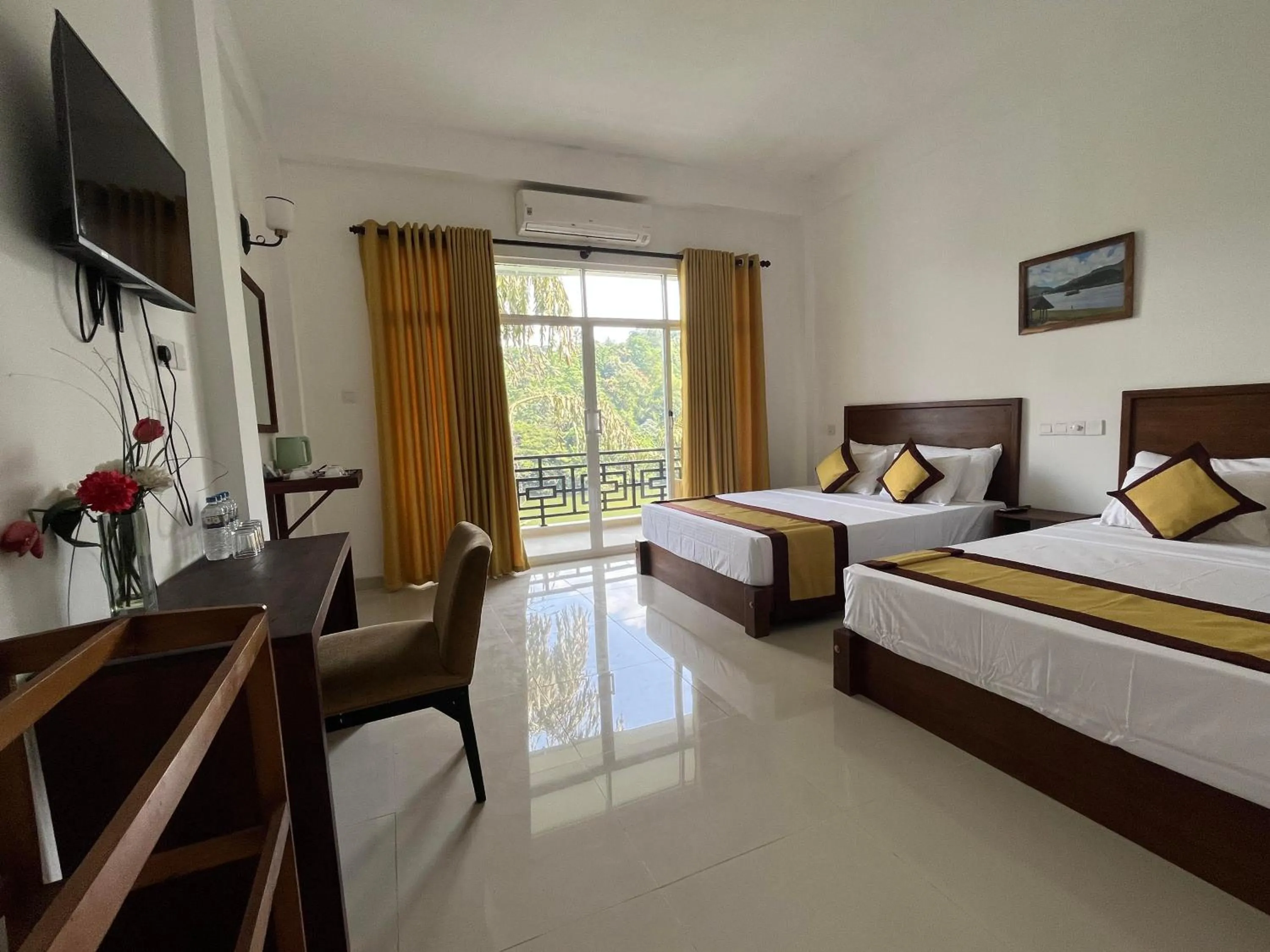 Bed in Kandy Rivers Edge Nature Resort