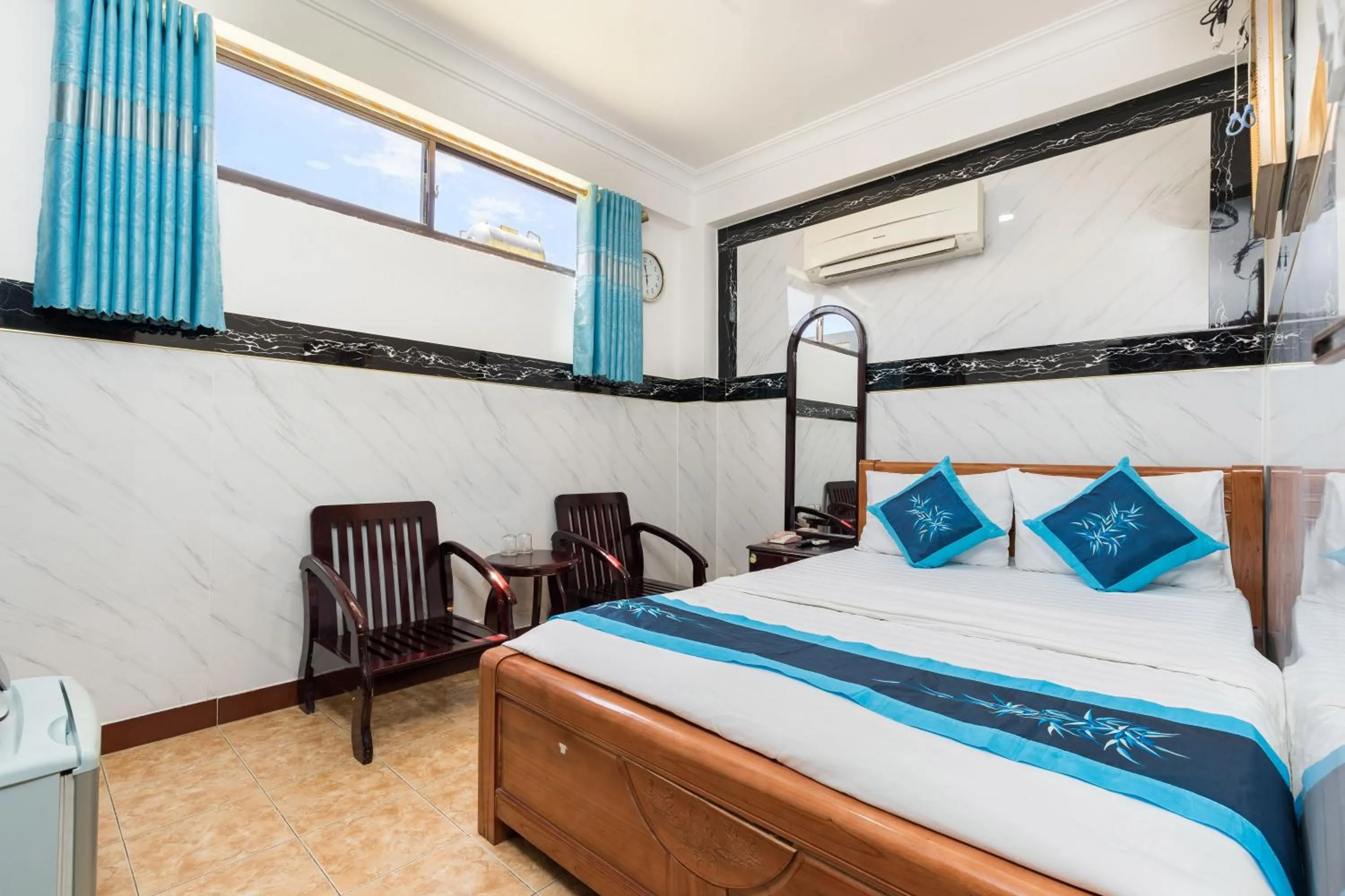 Photo of the whole room, Bed in Thanh Lan Hotel