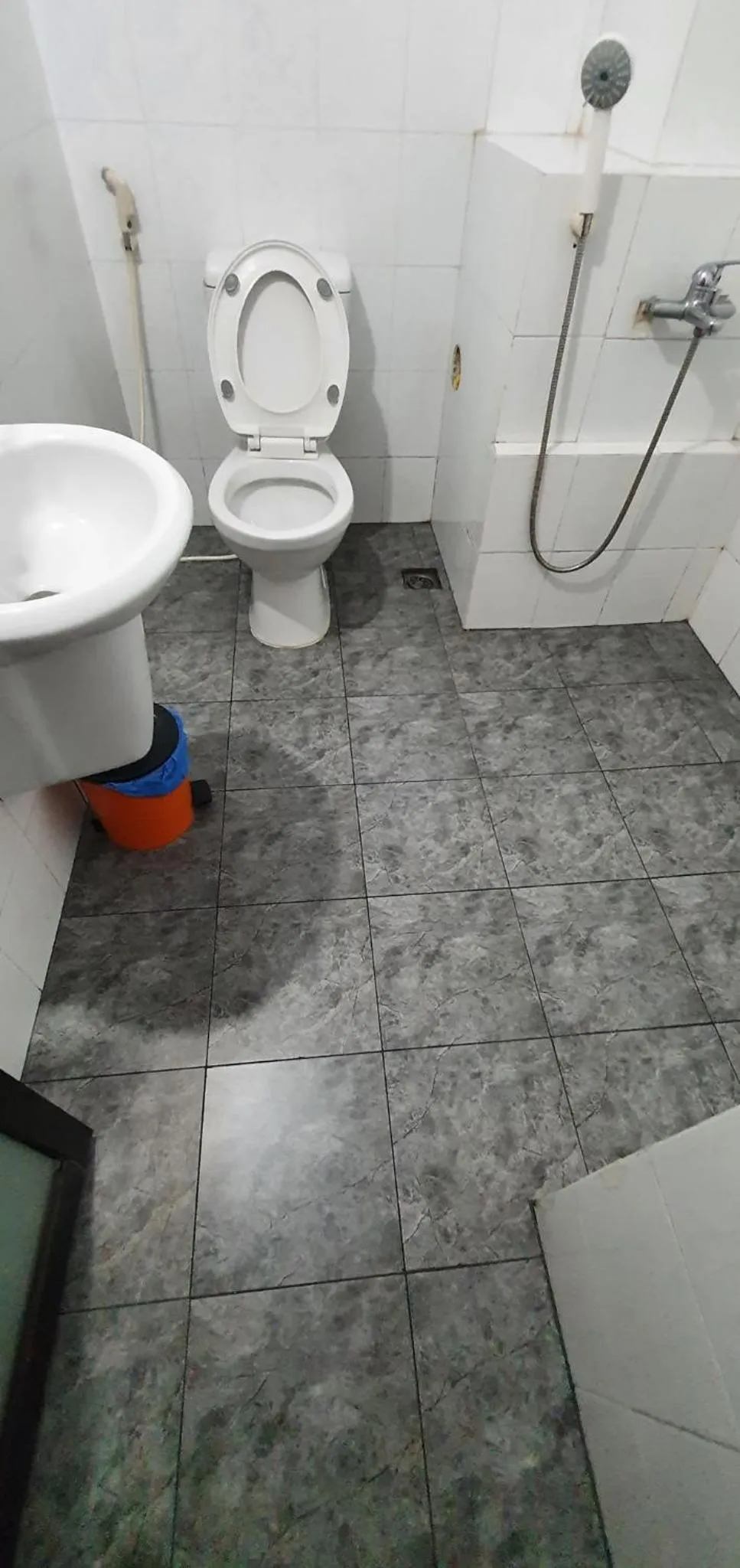 Shower in Thanh Lan Hotel