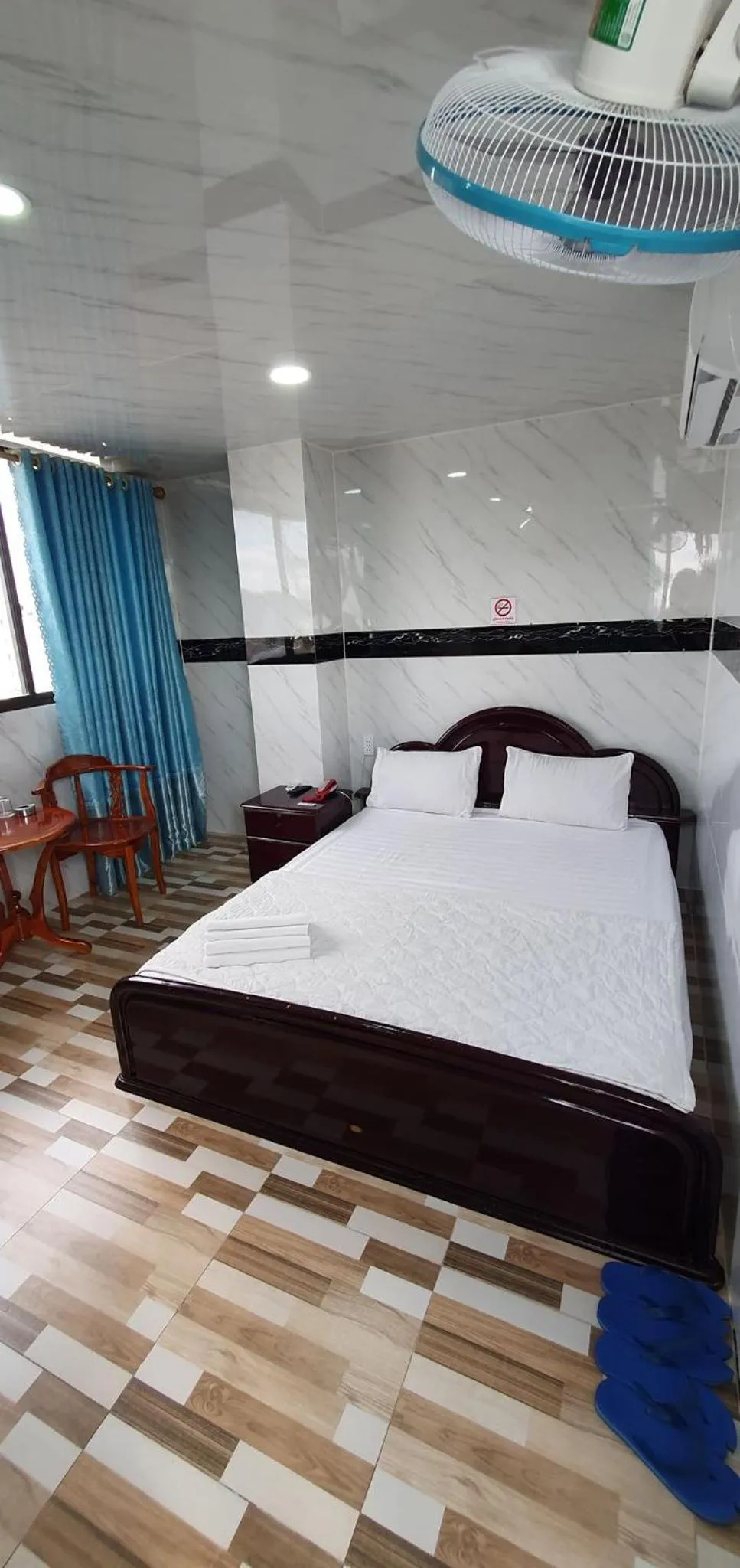 Living room, Bed in Thanh Lan Hotel