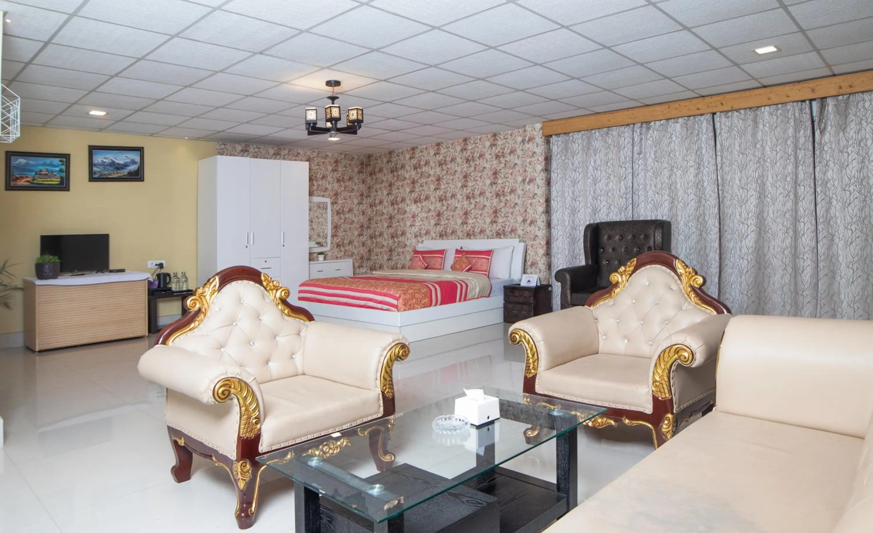 Presidential Suite in Mount Queens Hill Resort & Spa