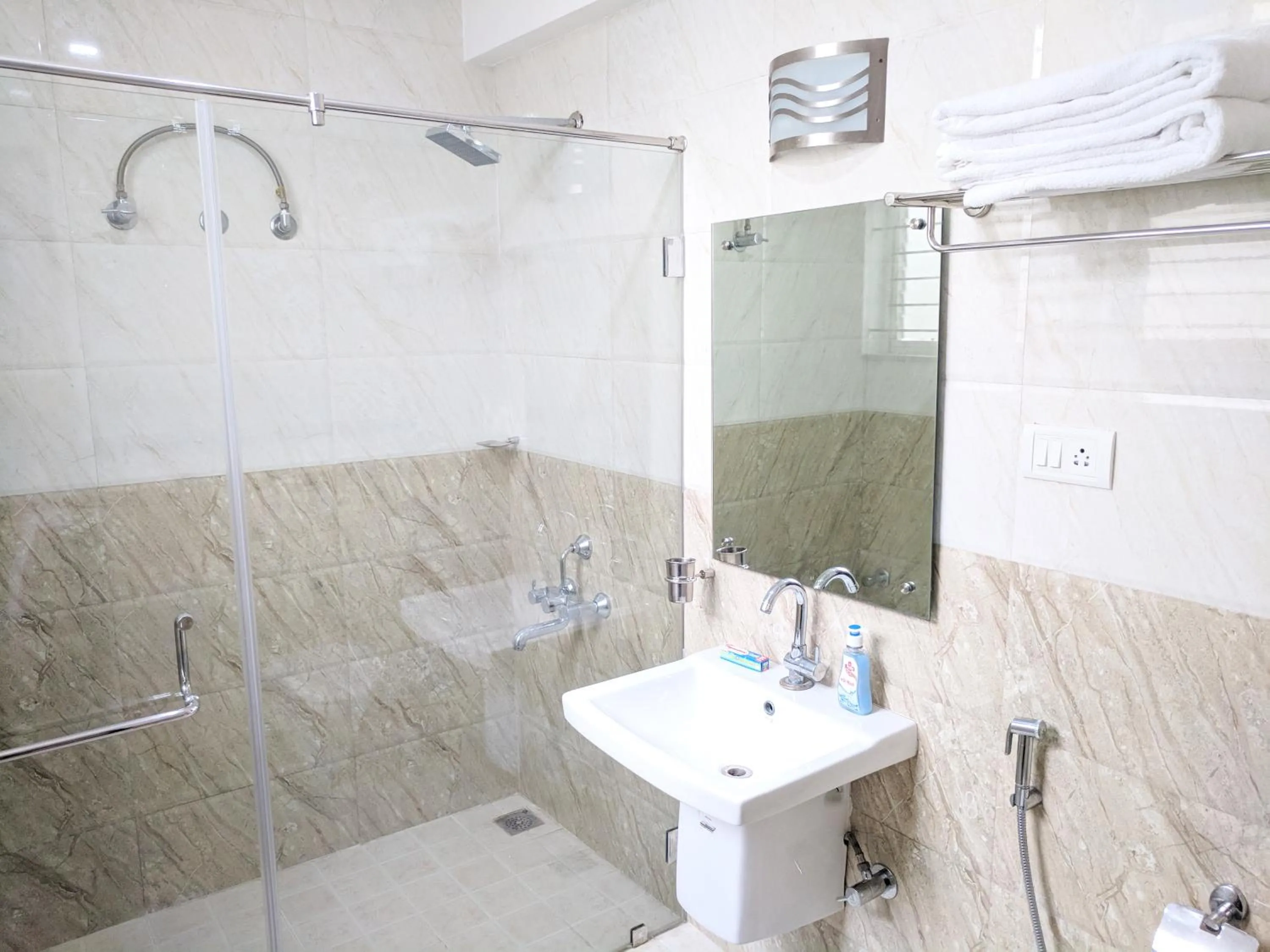 Clyford Suites