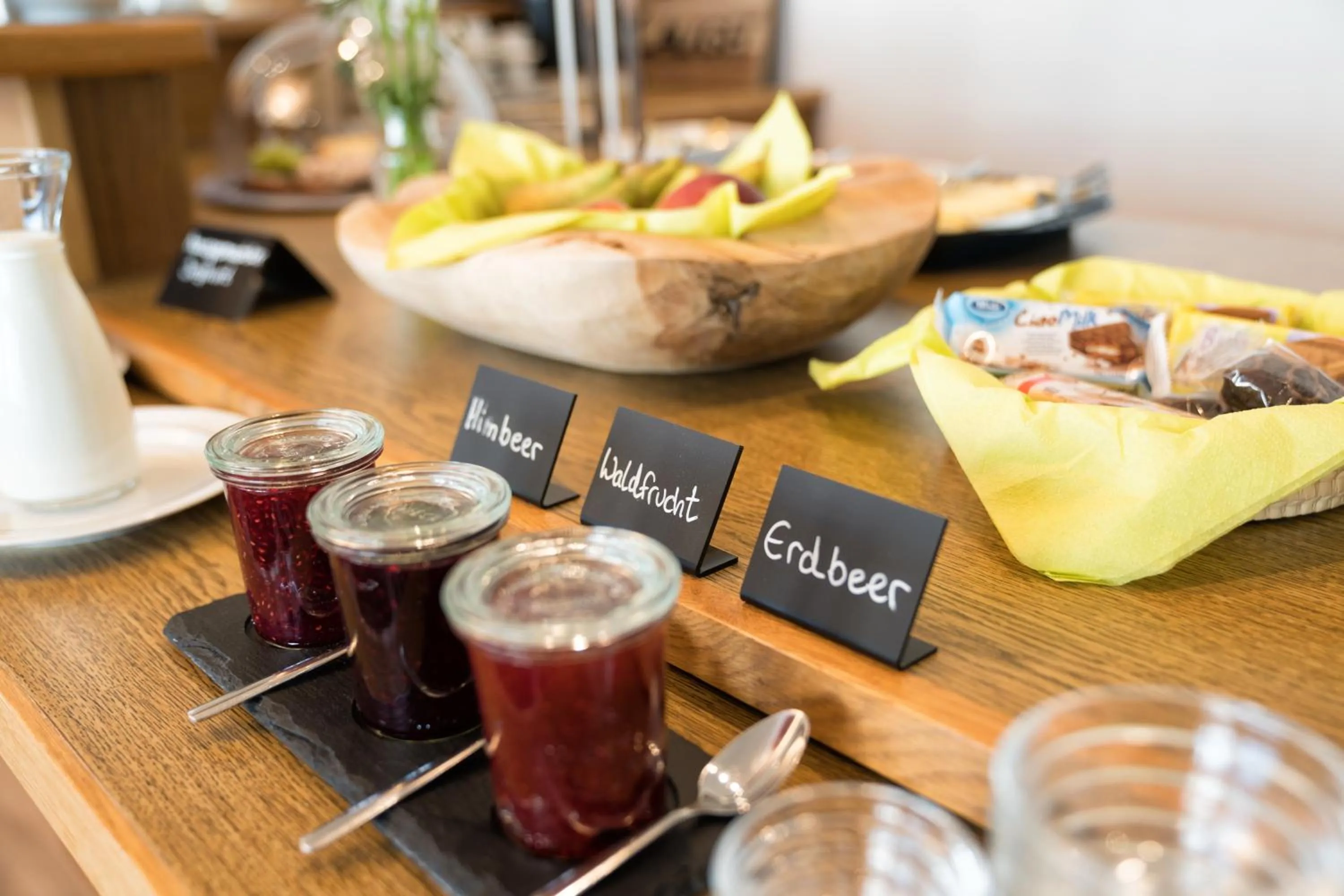 Buffet breakfast in Hotel zur Sonne