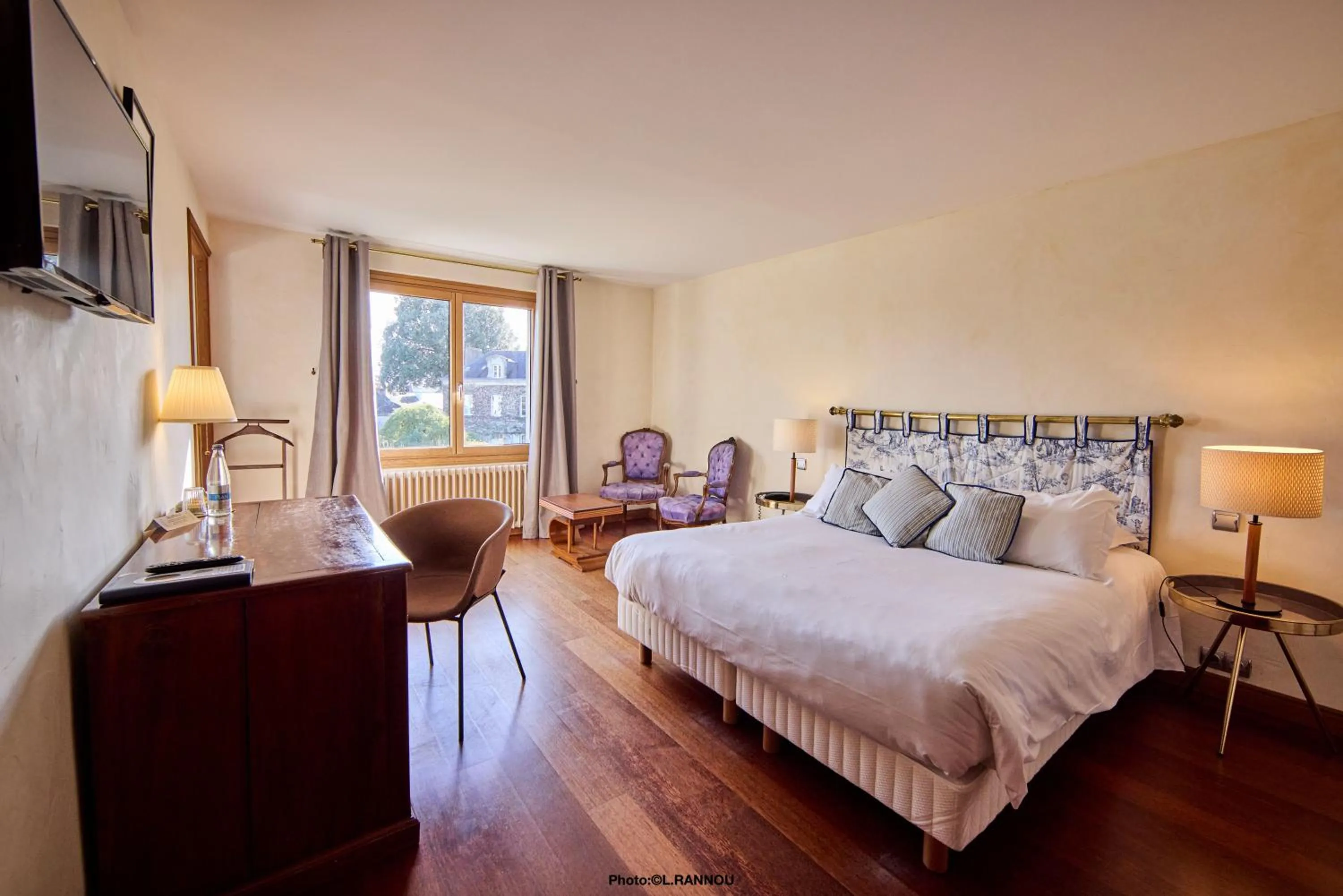 Bedroom, Bed in Auberge Bretonne