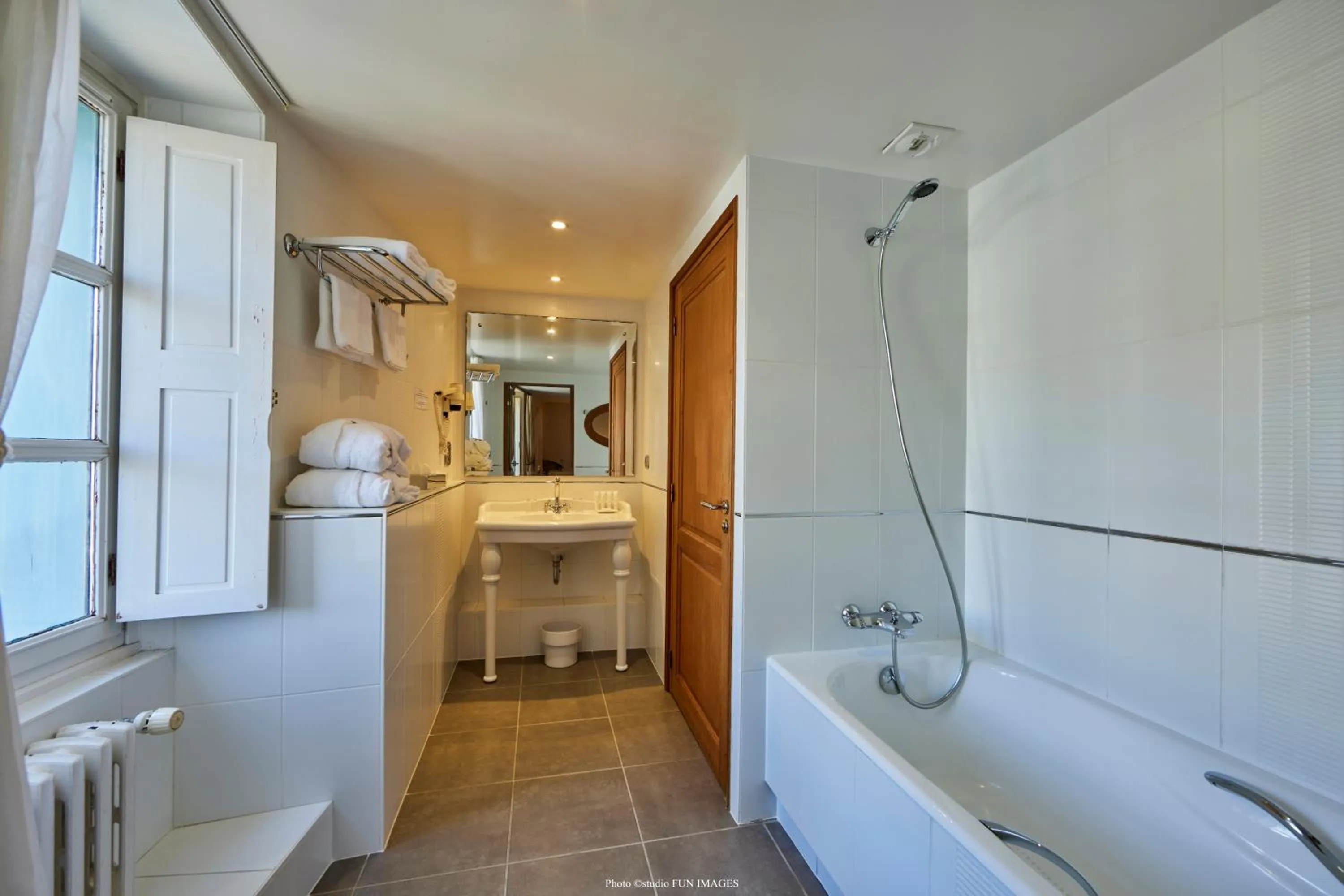 Bathroom in Auberge Bretonne