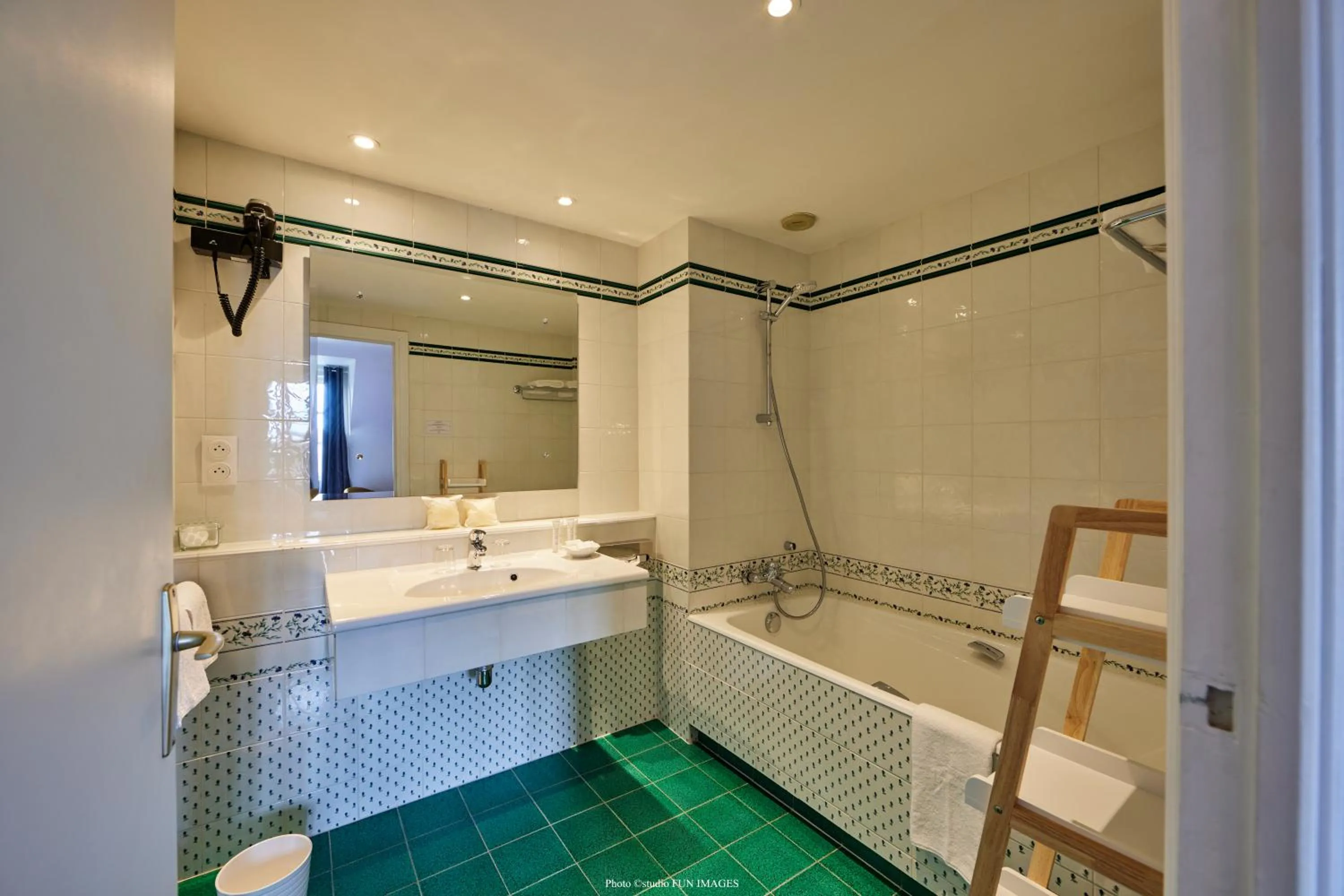 Bathroom in Auberge Bretonne