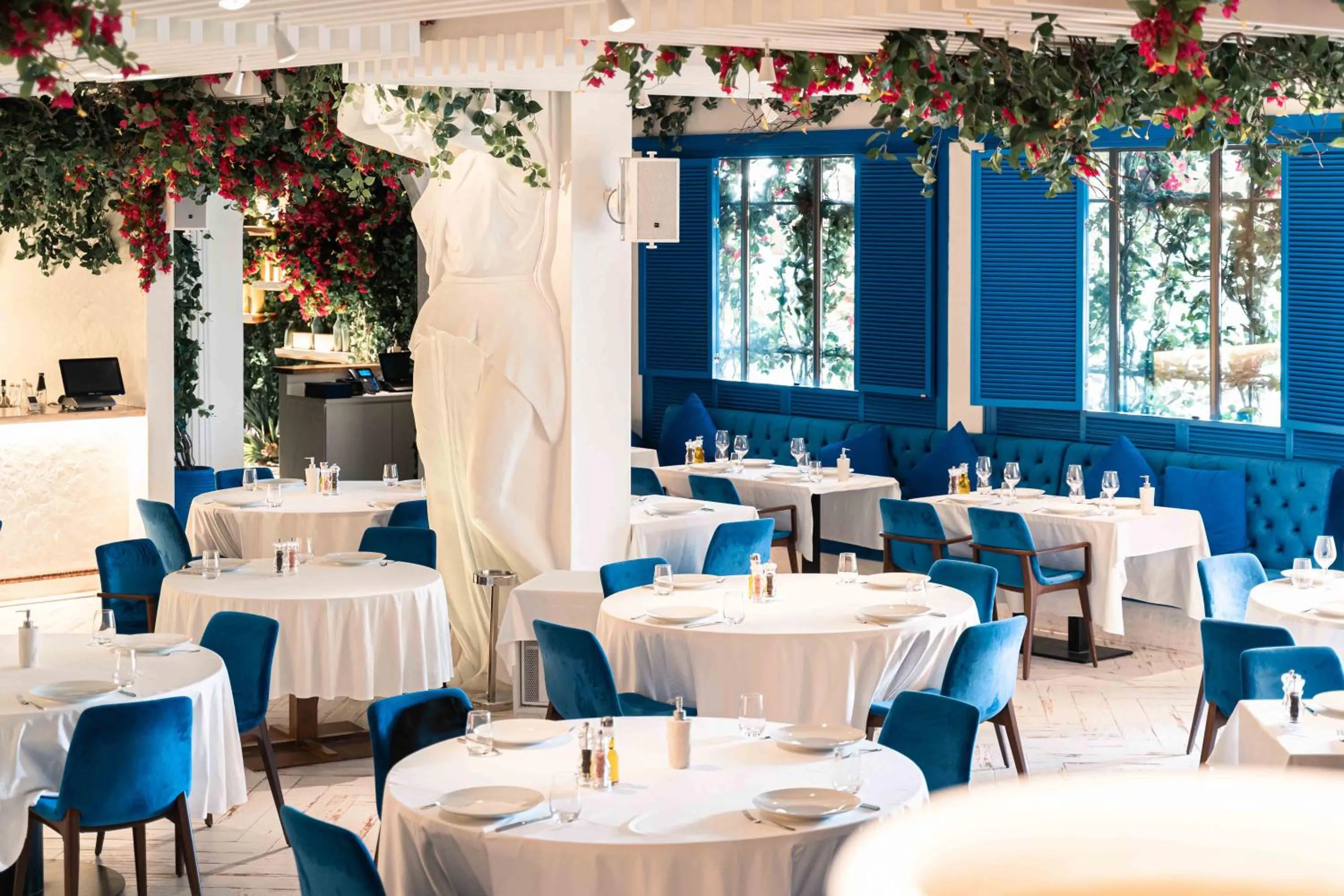 Restaurant/places to eat in Royal Saray Resort