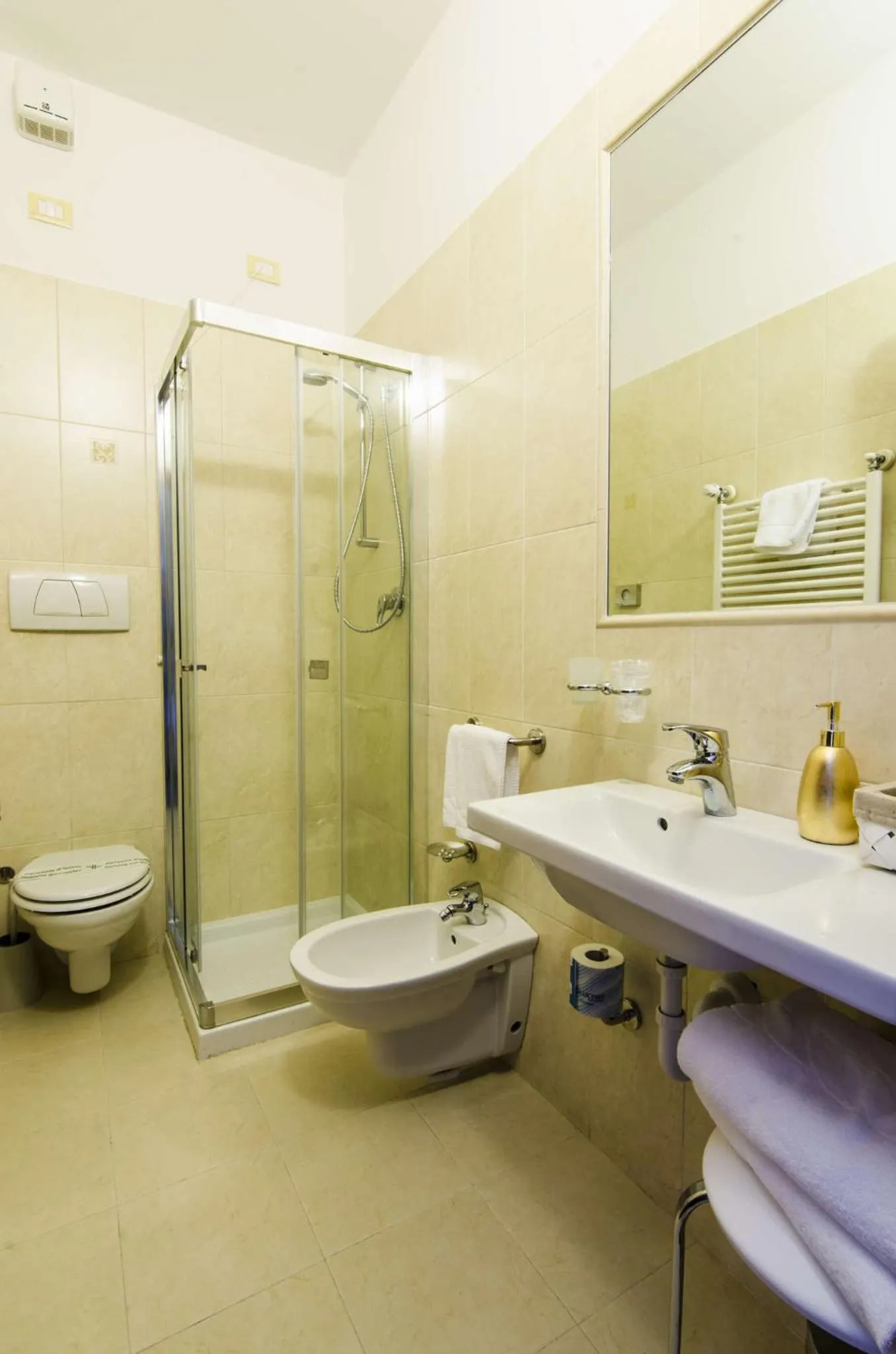 Bathroom in Hotel Smeraldo