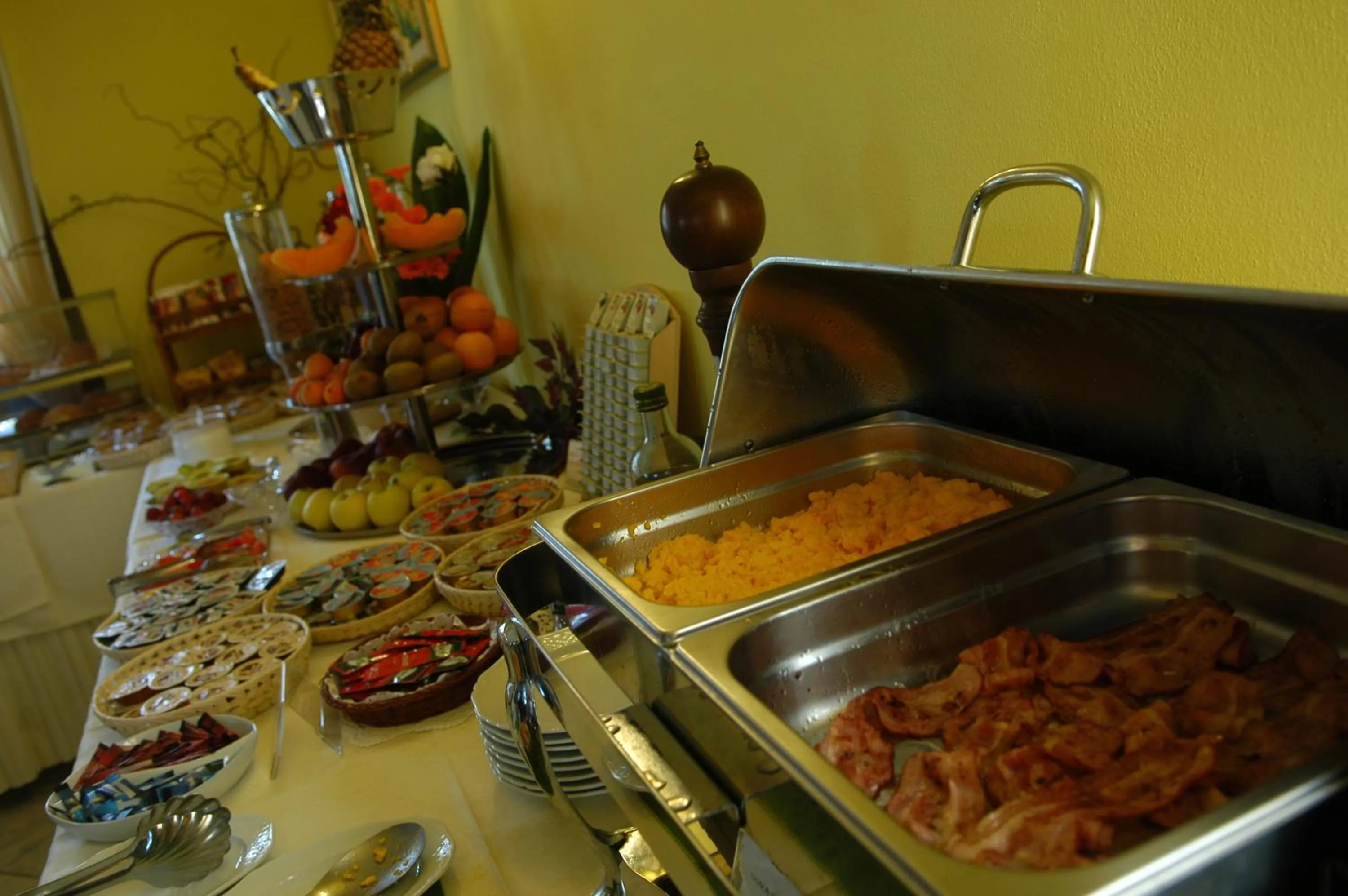 Restaurant/places to eat in Hotel Smeraldo