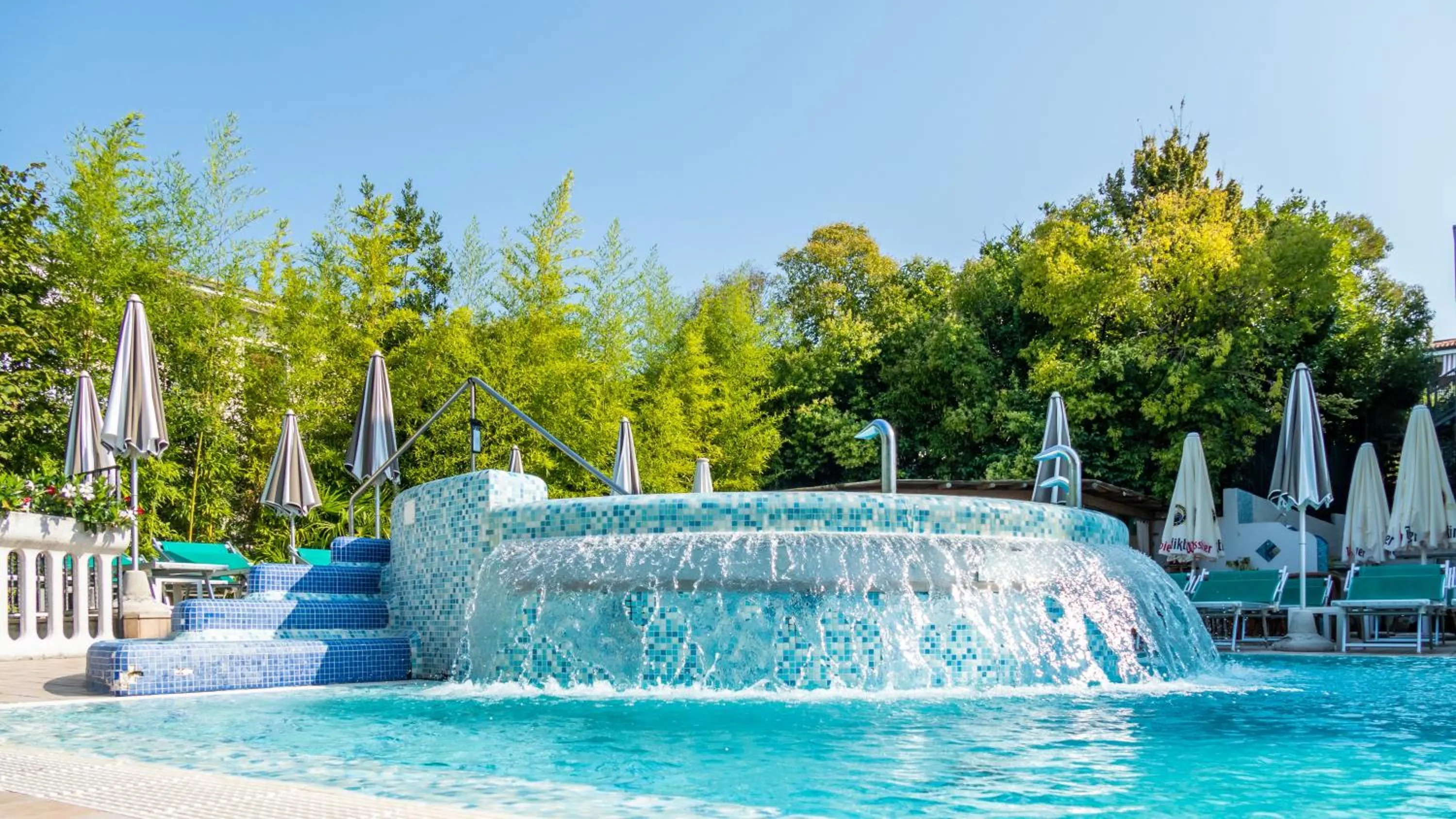 Swimming pool in Hotel Smeraldo