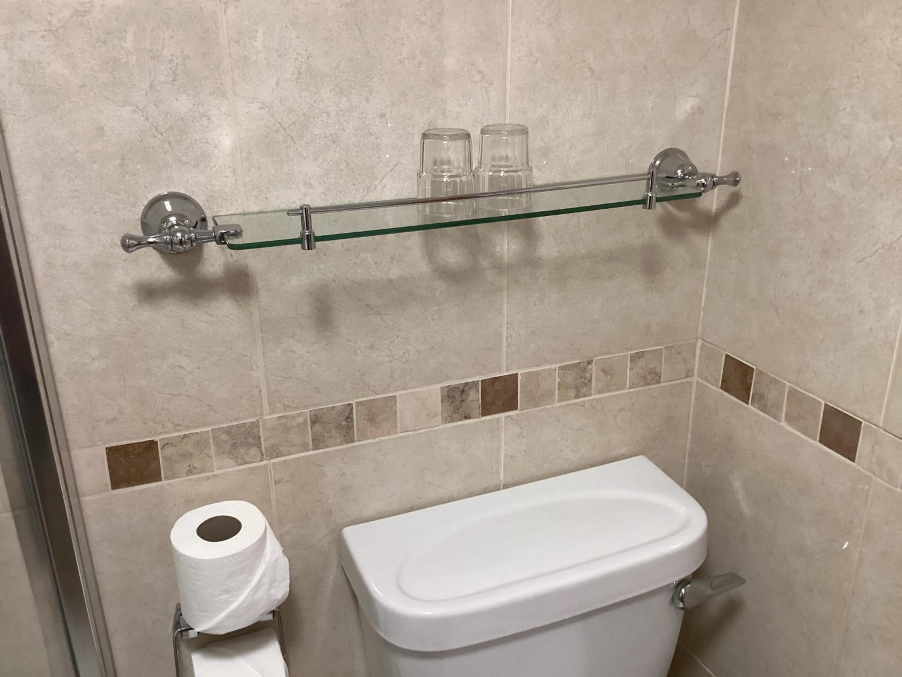 Toilet in Algret House B&B